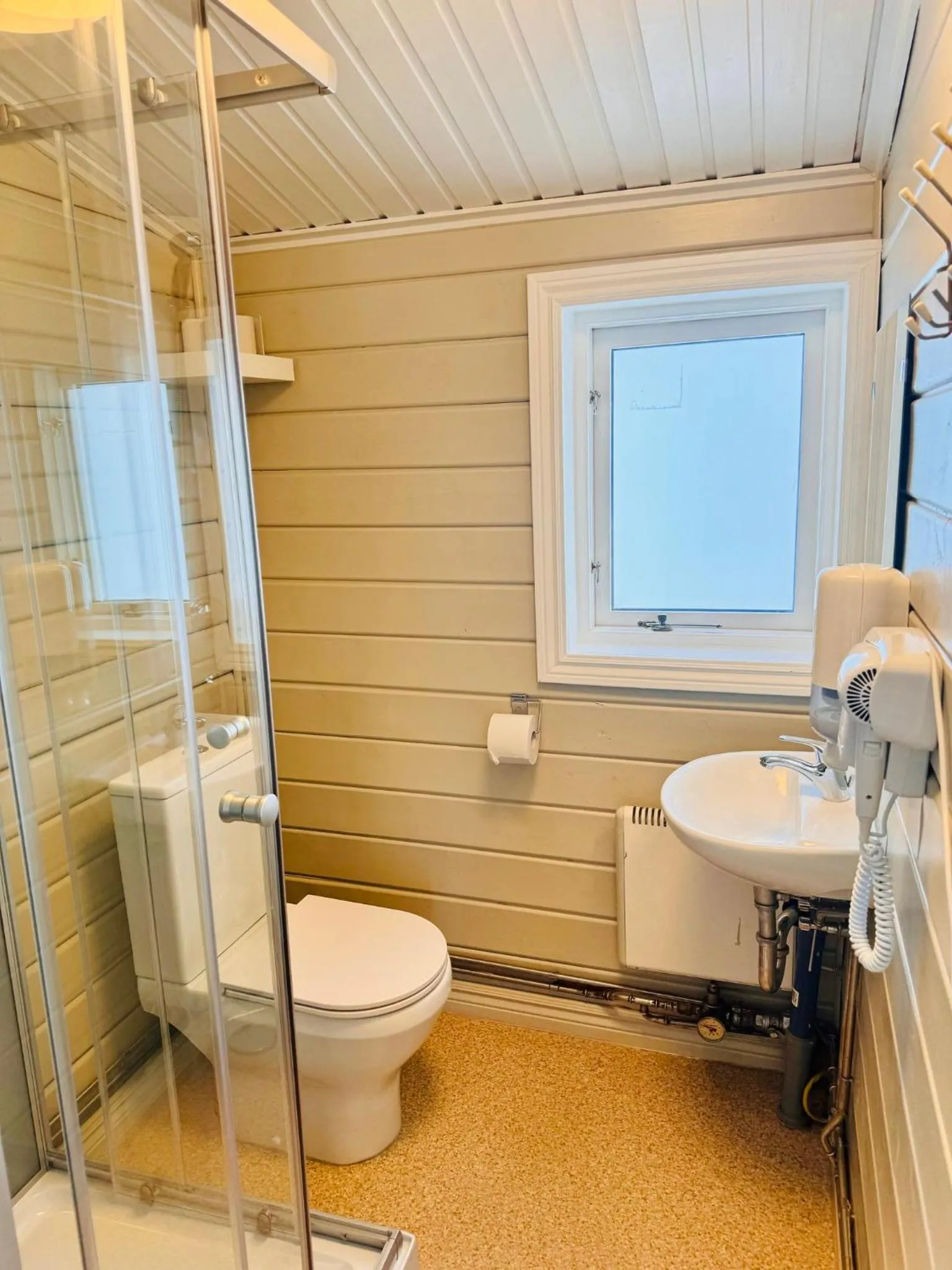 Bathroom in Hellisholar Cottages