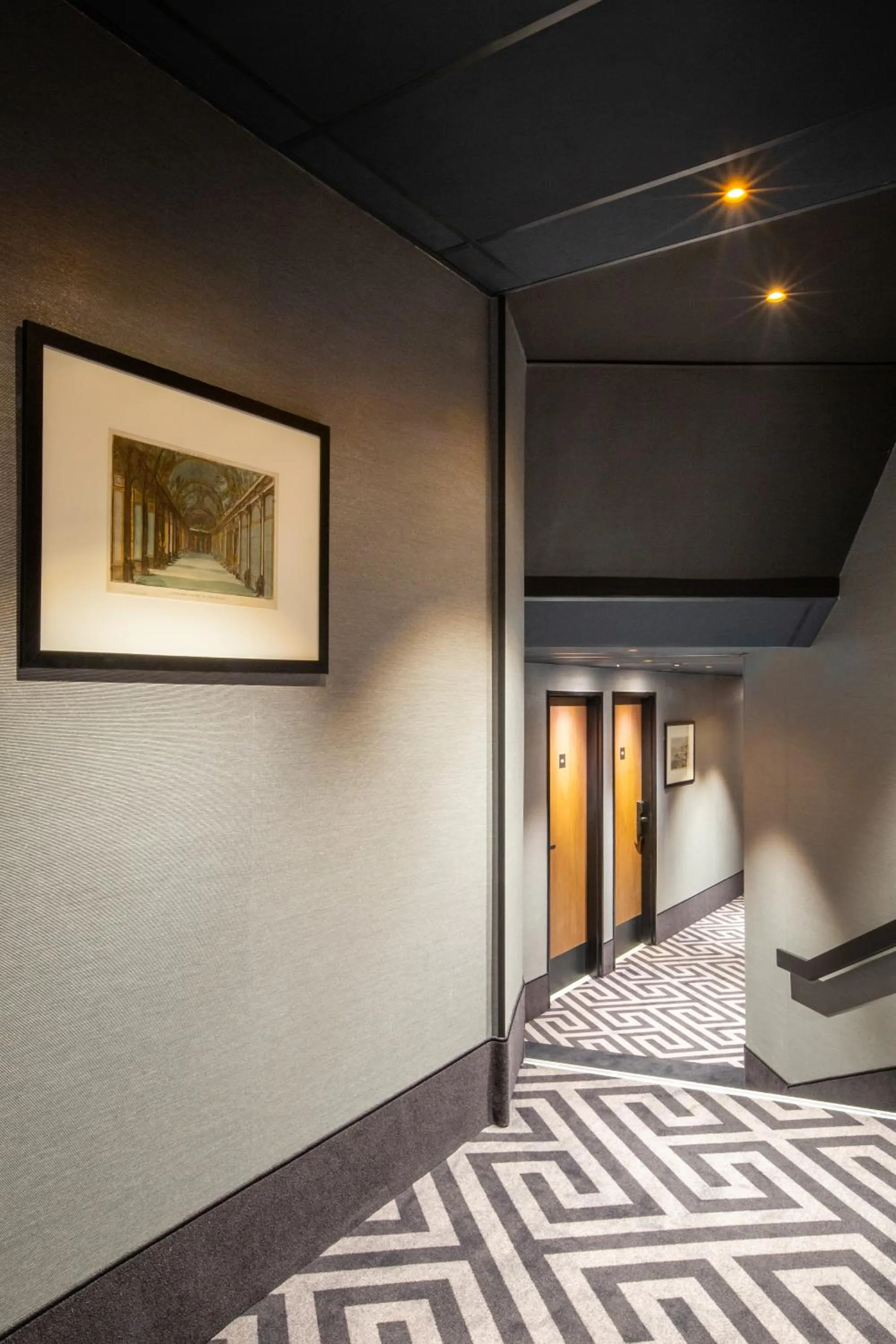 Floor plan, Bed in Mercure Versailles Chateau