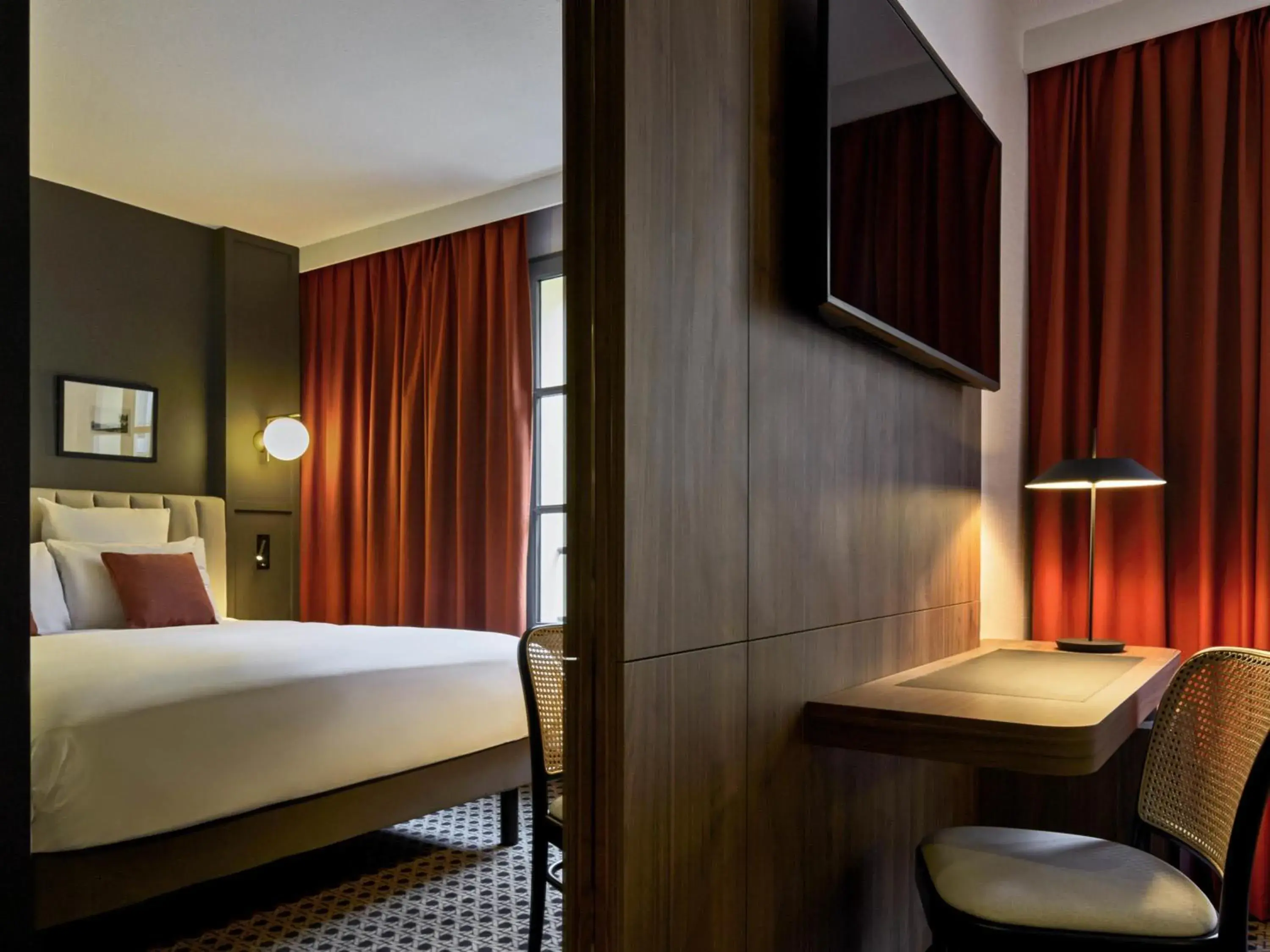 Bedroom, Bed in Mercure Versailles Chateau Bedroom, Bed in Mercure Versailles Chateau