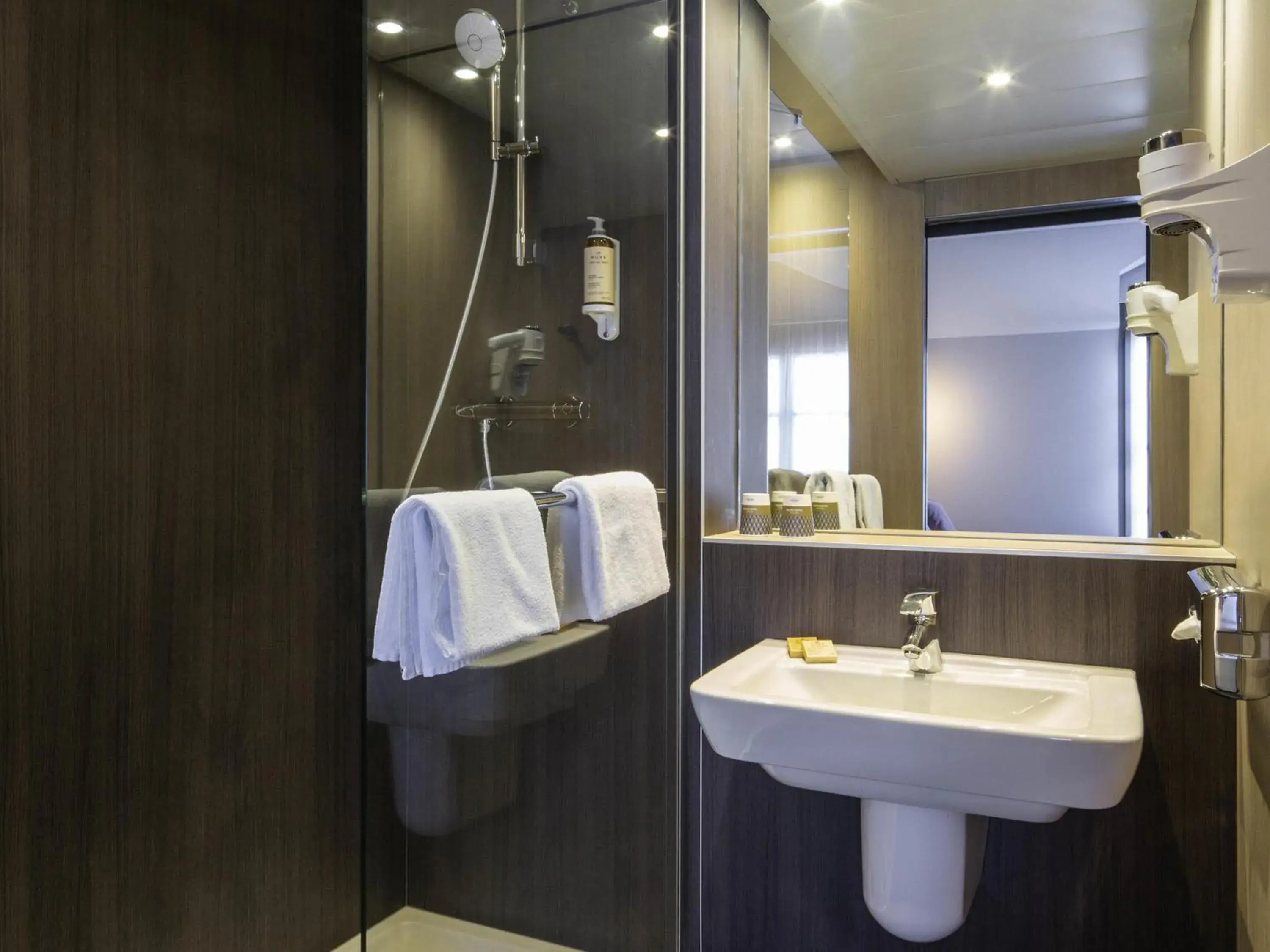 Bedroom in Mercure Versailles Chateau Bedroom in Mercure Versailles Chateau