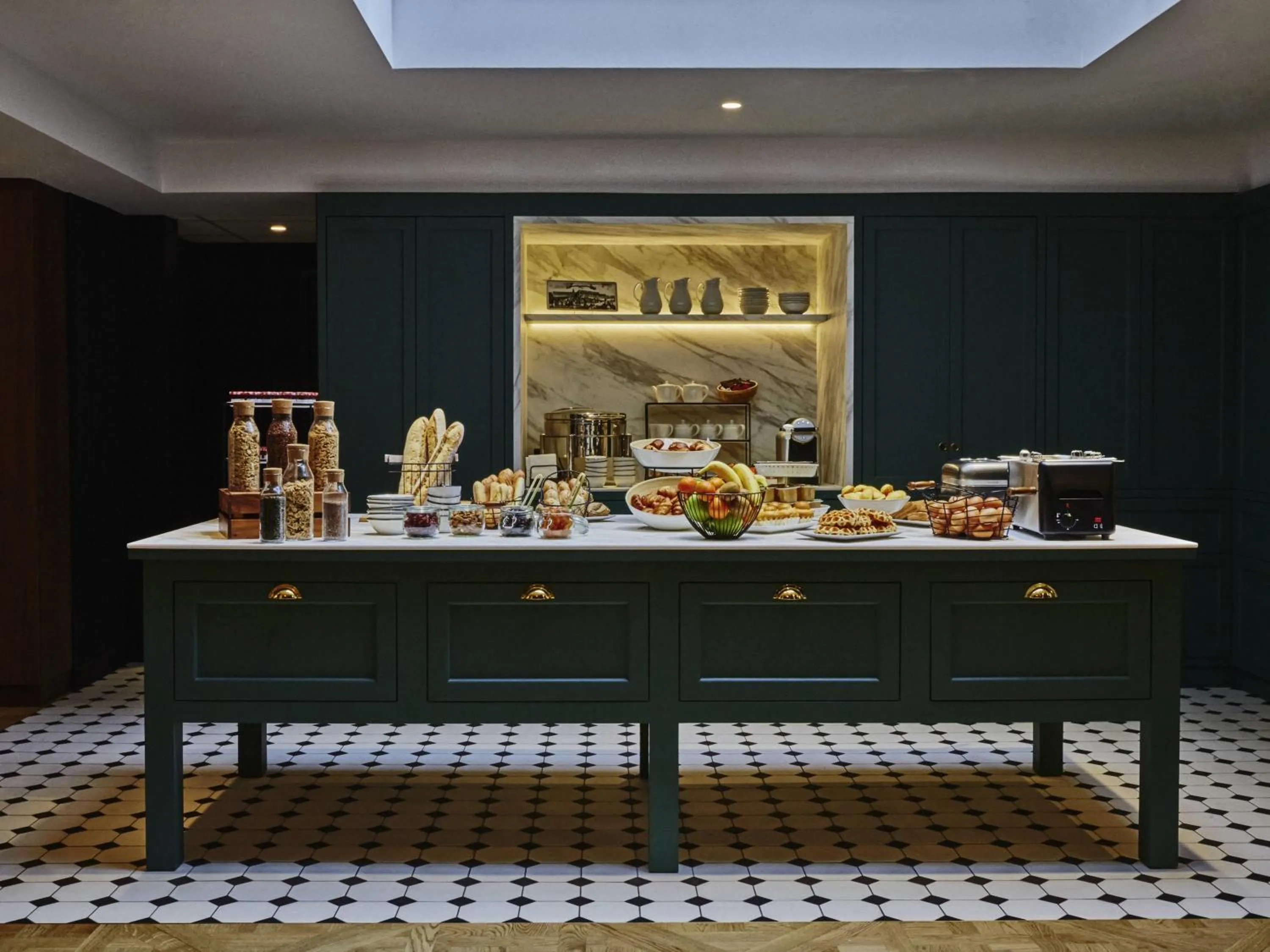 Property building in Mercure Versailles Chateau