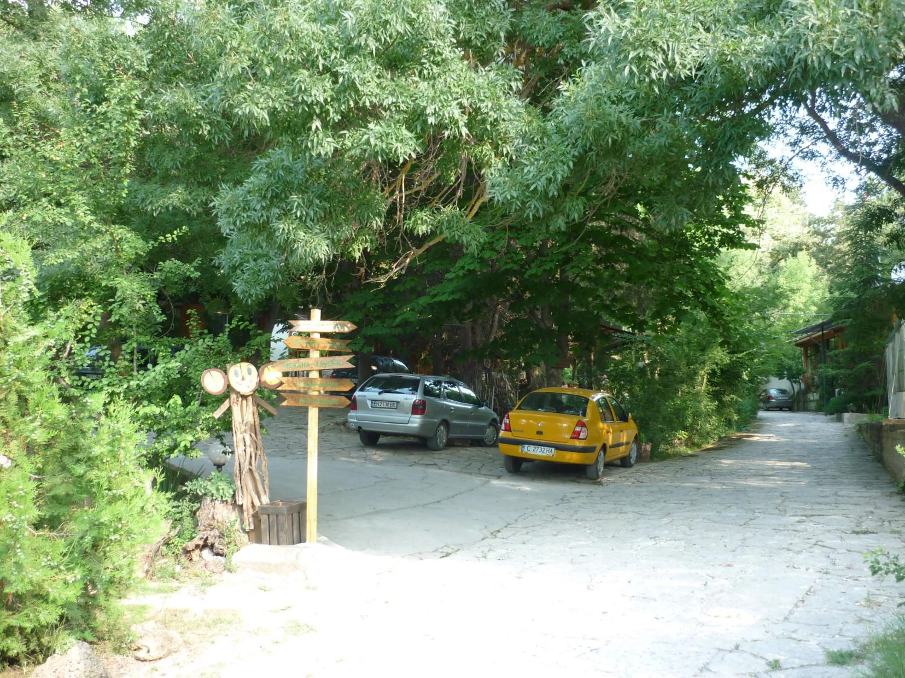 Garden view in Nimpha Bungalows