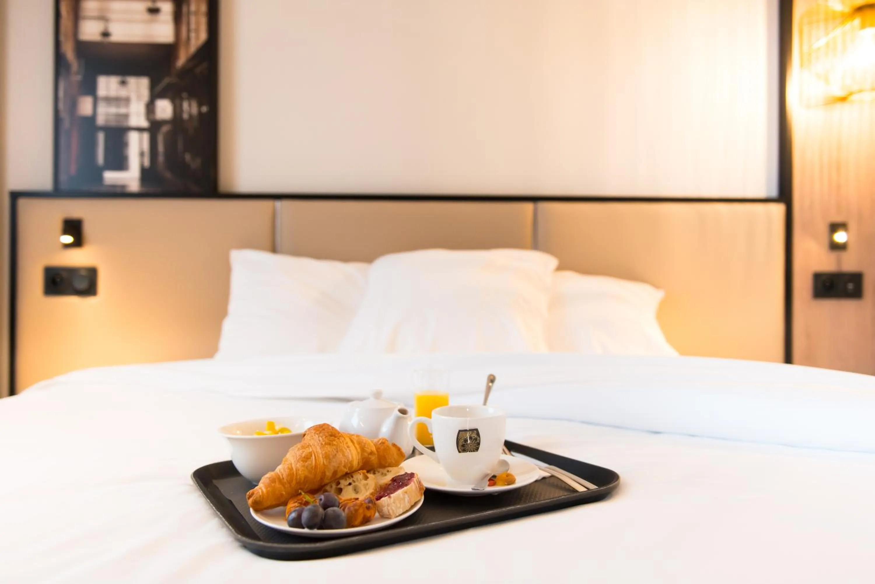 Food and drinks, Bed in Brit Hotel Brest Le Relecq Kerhuon
