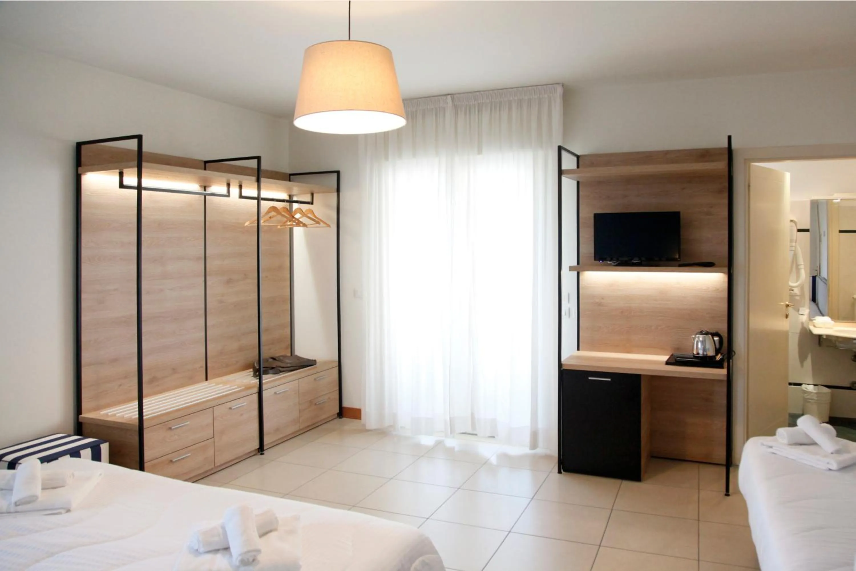 Toilet, Bed in Hotel Majorca sul Mare in centro a Riccione con Area Fitness