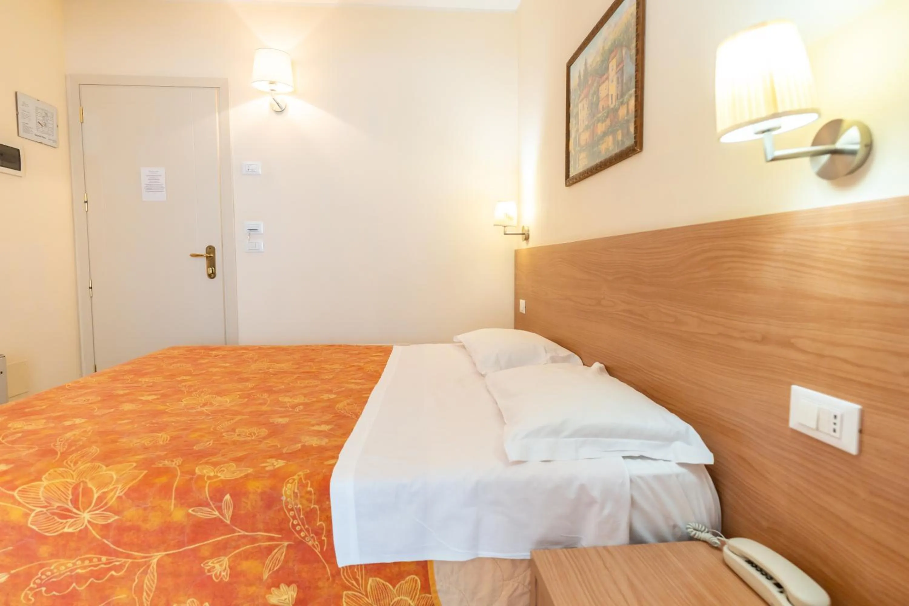 Bedroom, Bed in Hotel Majorca sul Mare in centro a Riccione con Area Fitness
