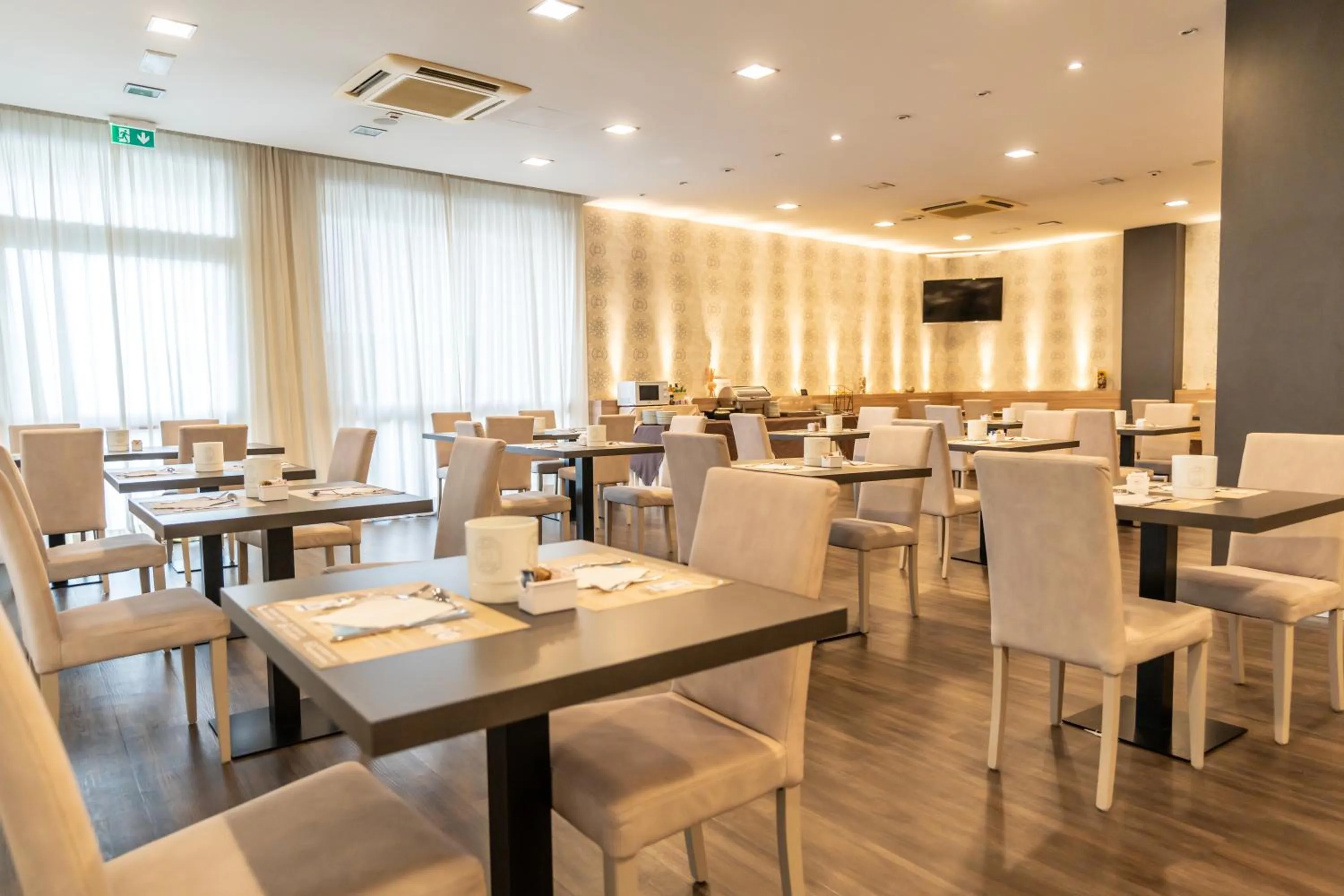 Restaurant/places to eat in Hotel Majorca sul Mare in centro a Riccione con Area Fitness