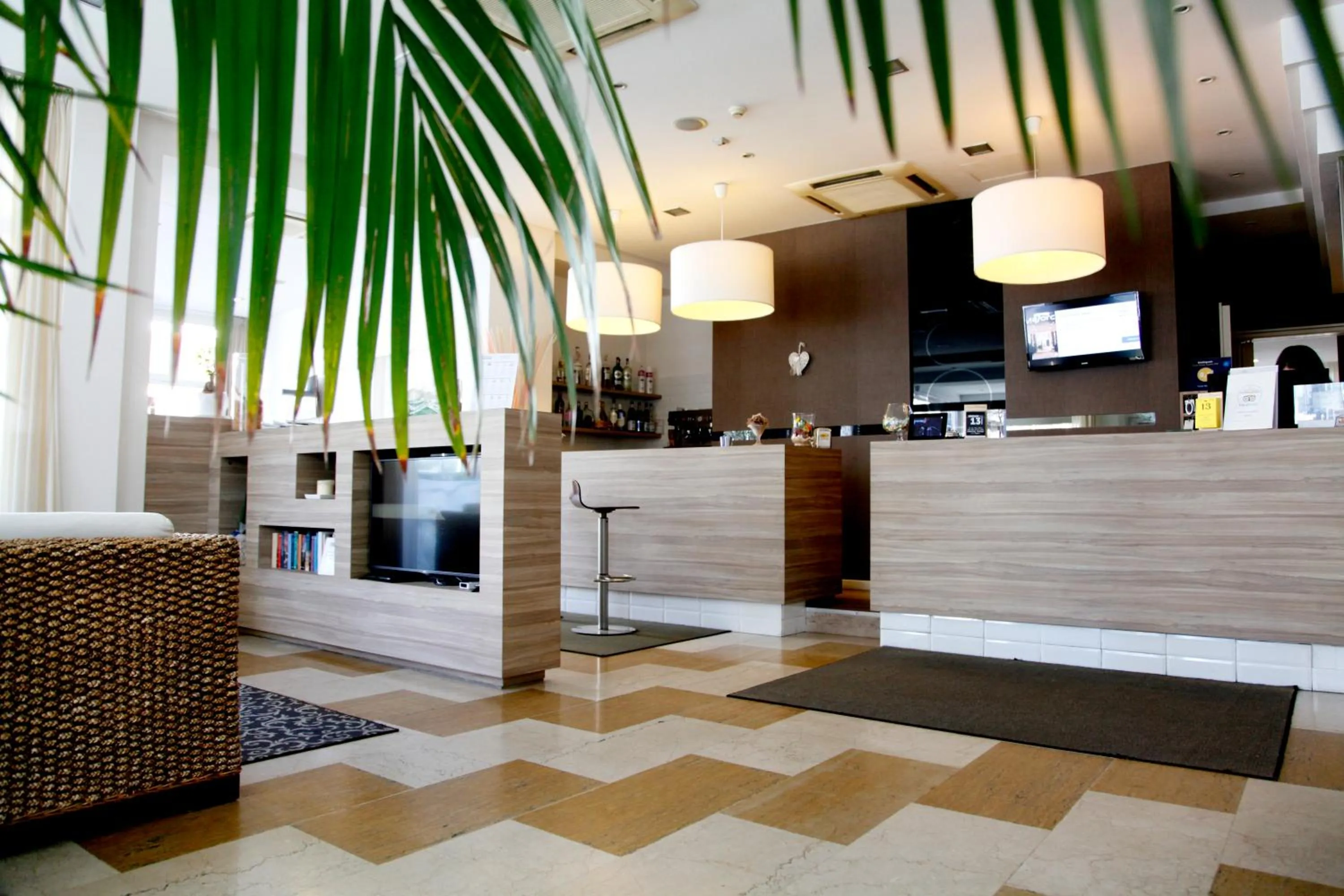 Communal lounge/ TV room in Hotel Majorca sul Mare in centro a Riccione con Area Fitness