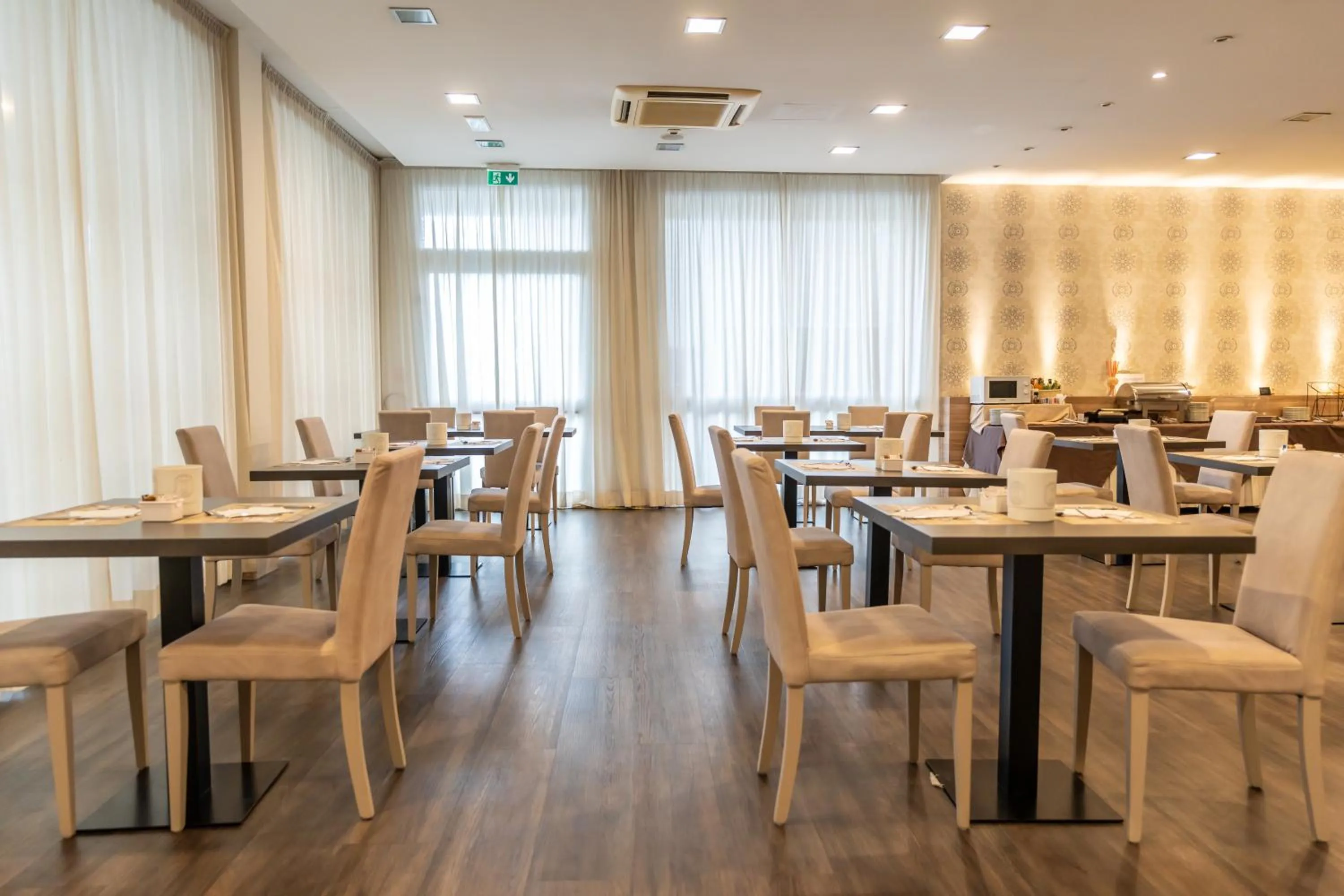 Restaurant/places to eat in Hotel Majorca sul Mare in centro a Riccione con Area Fitness