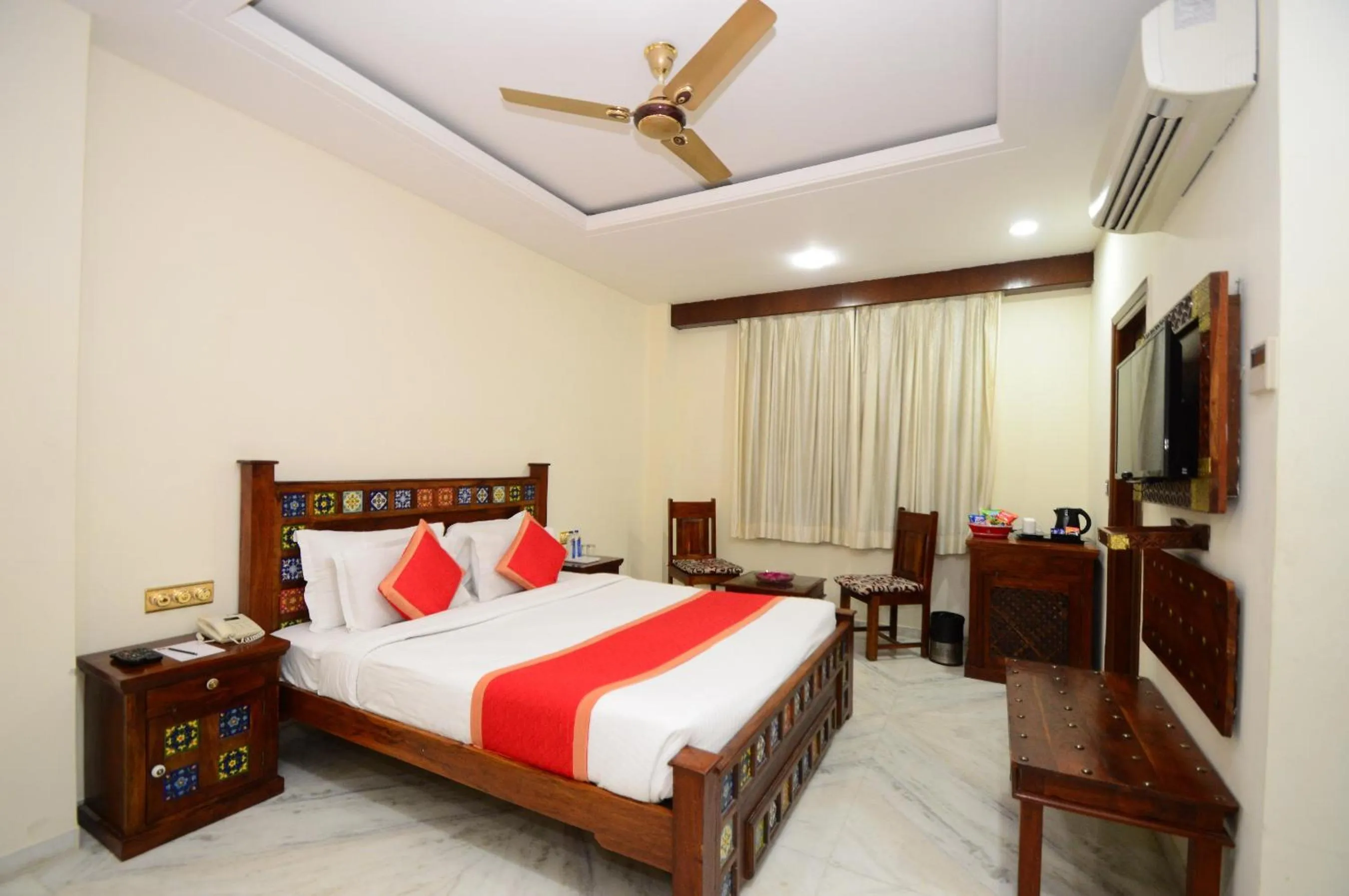 Bed in Lilypool - The Heritage Jalmahal