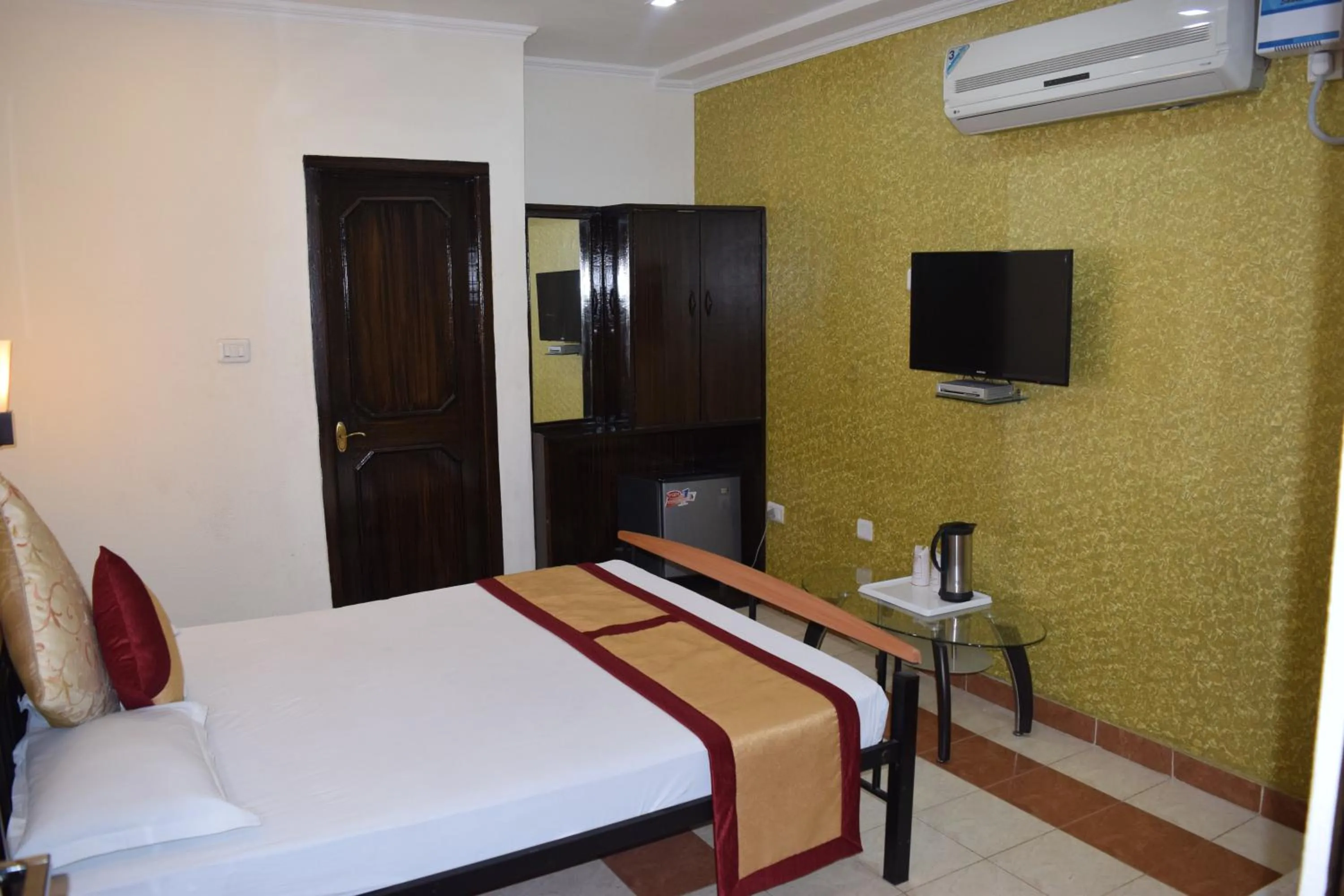 Bed in Lilypool - The Heritage Jalmahal