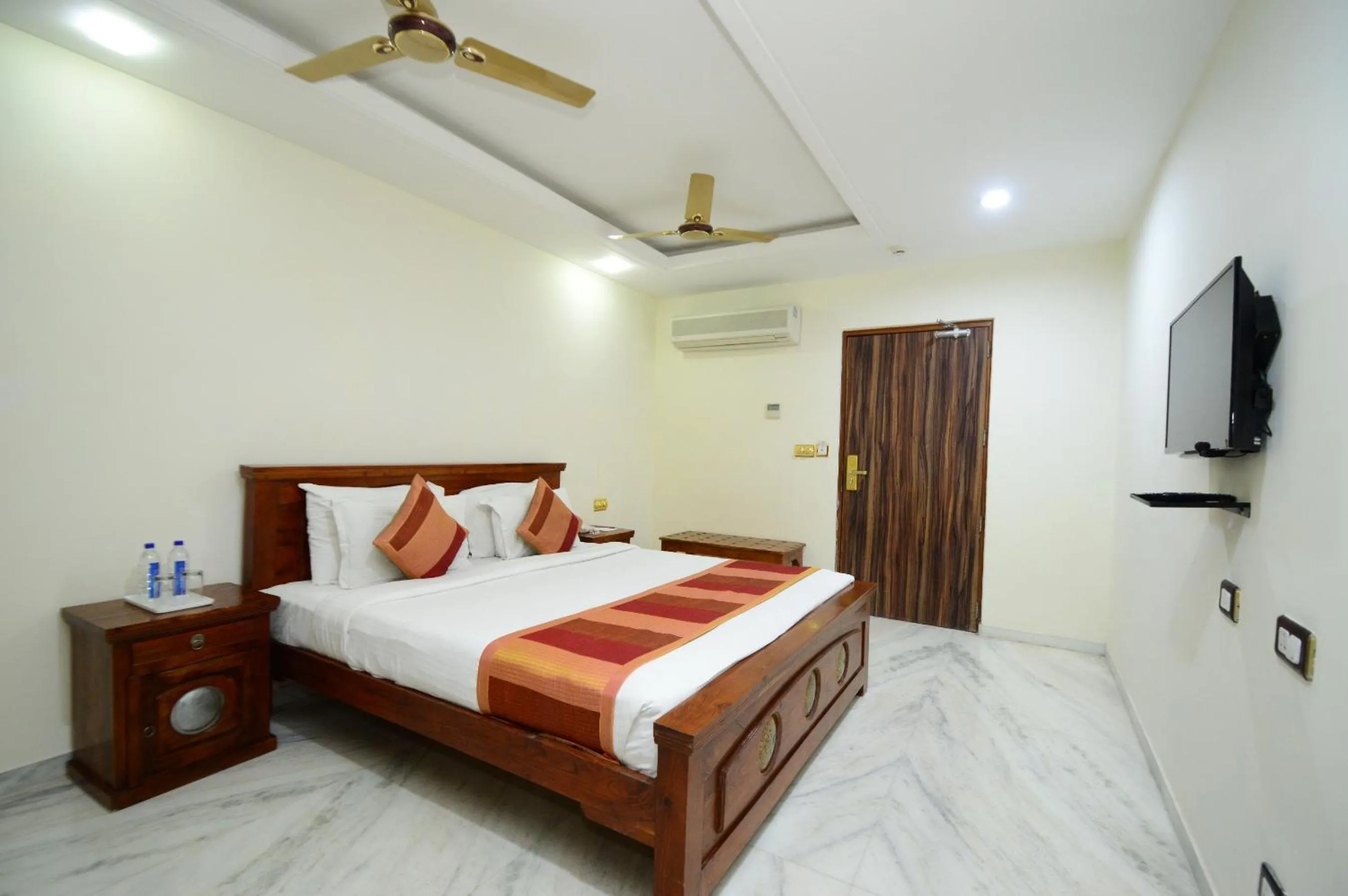 Bed in Lilypool - The Heritage Jalmahal