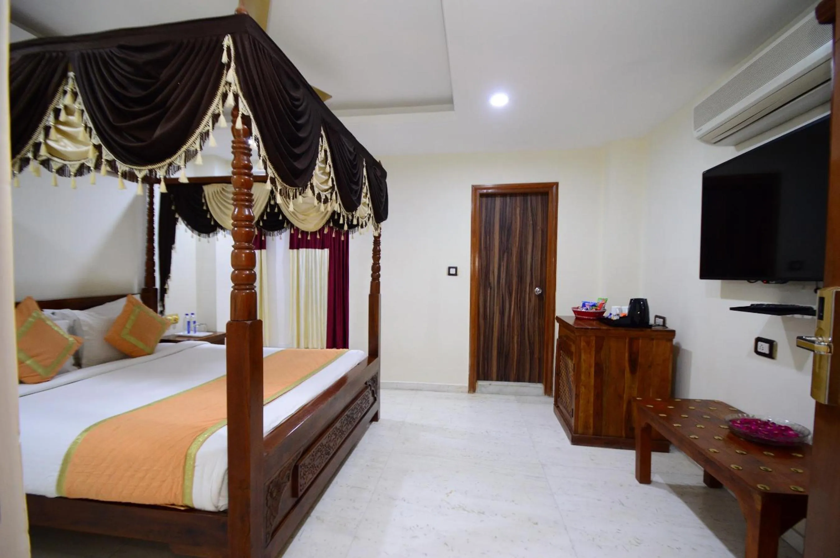 Bed in Lilypool - The Heritage Jalmahal