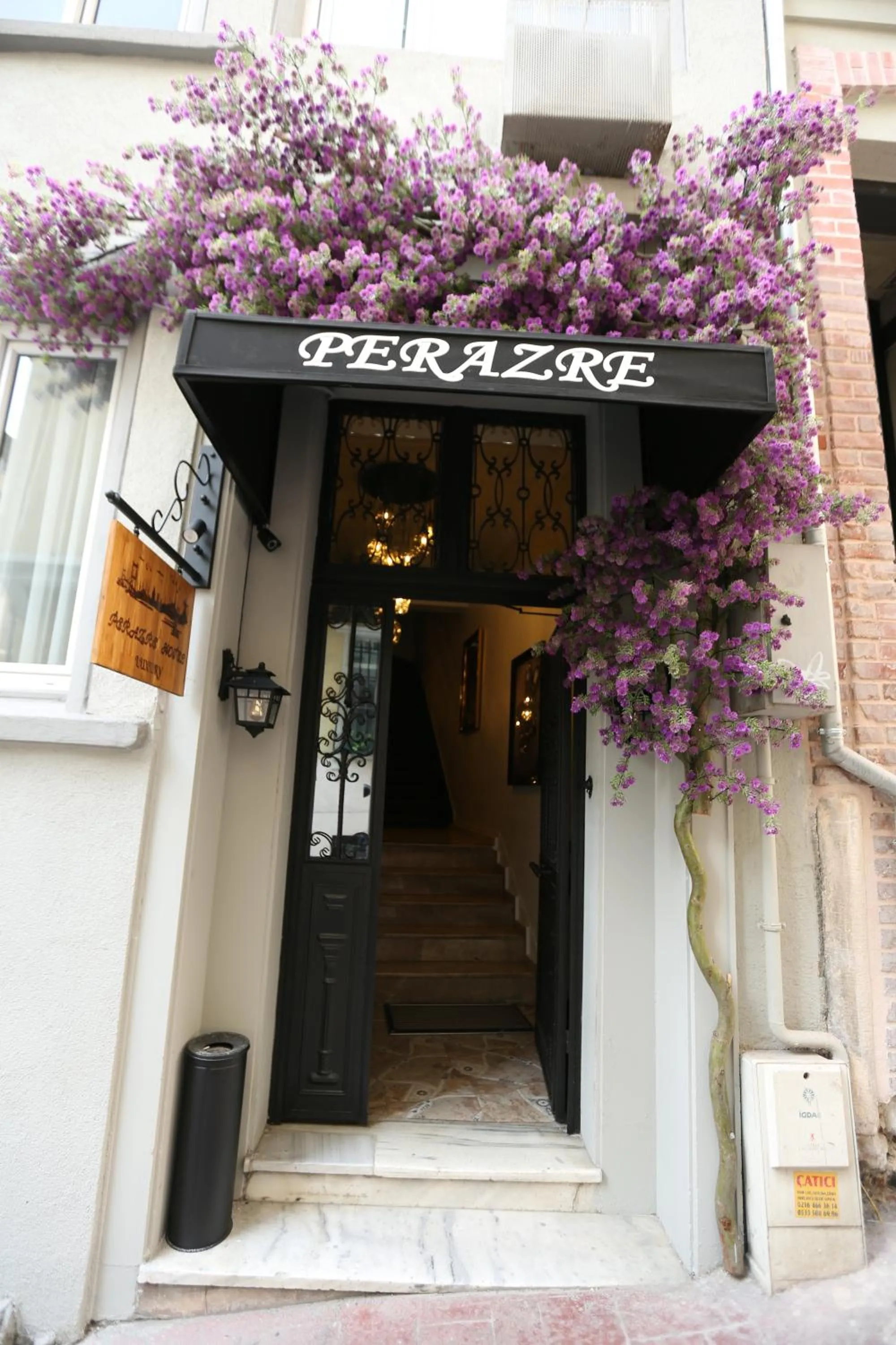 Facade/entrance in Perazre Hotel
