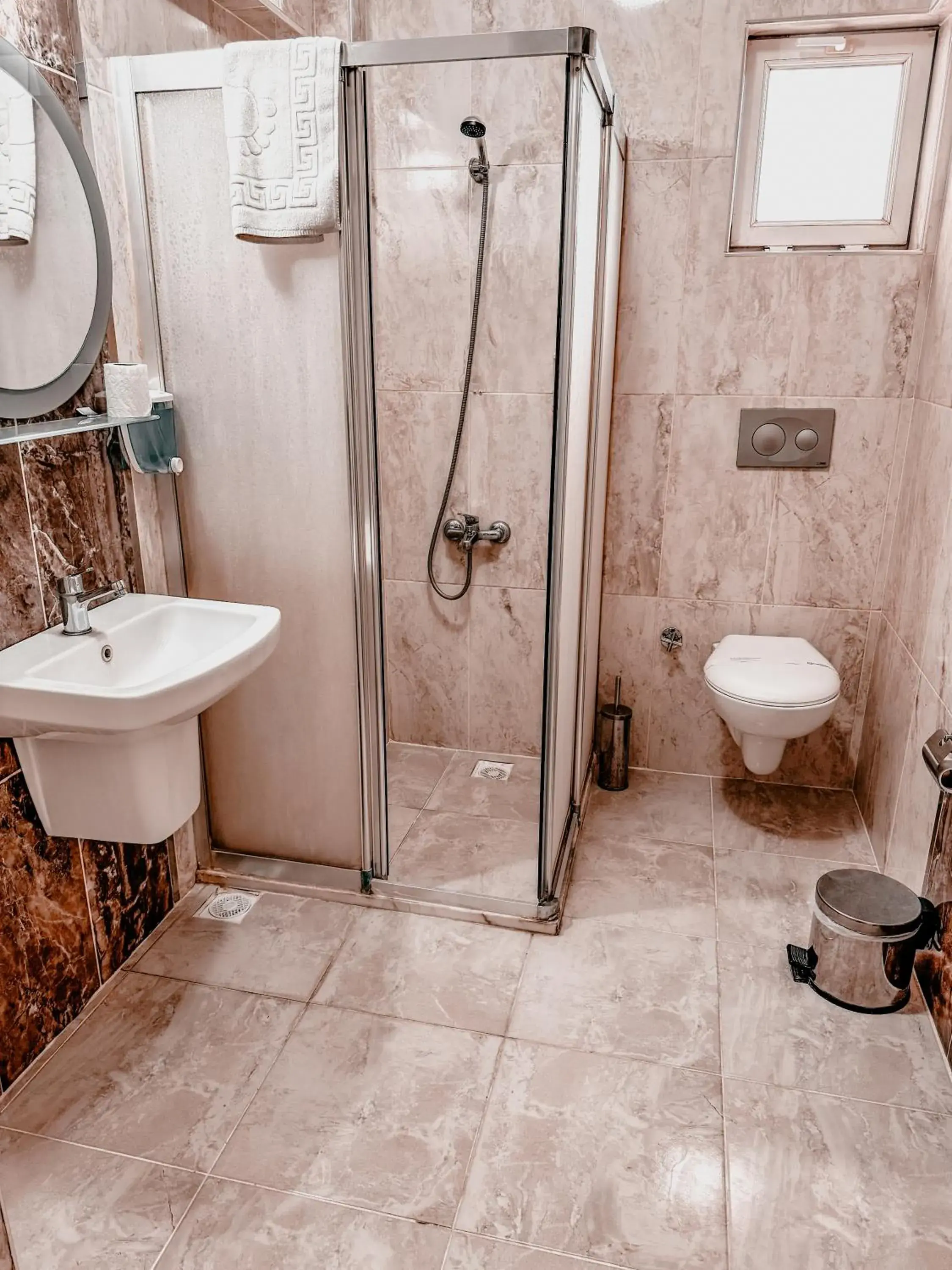 Single Room with Bathroom in Oreko Express Single Room with Bathroom in Oreko Express