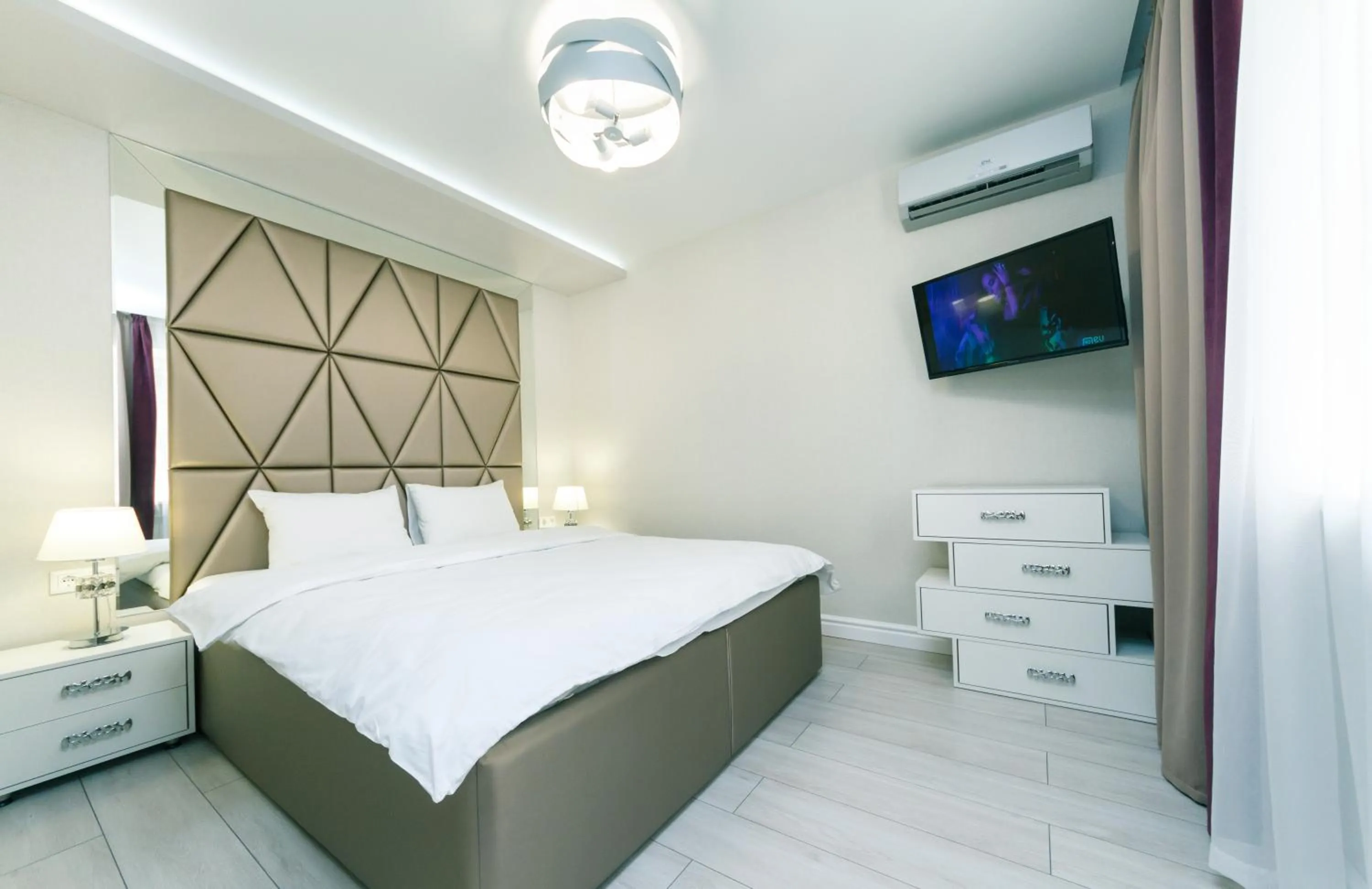 Bed in Bessarabsky Kvartal