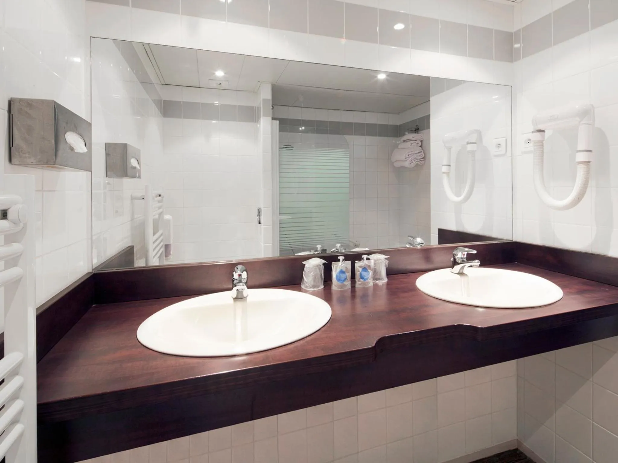 Bathroom in Kyriad Tours - Joué-Lès-Tours