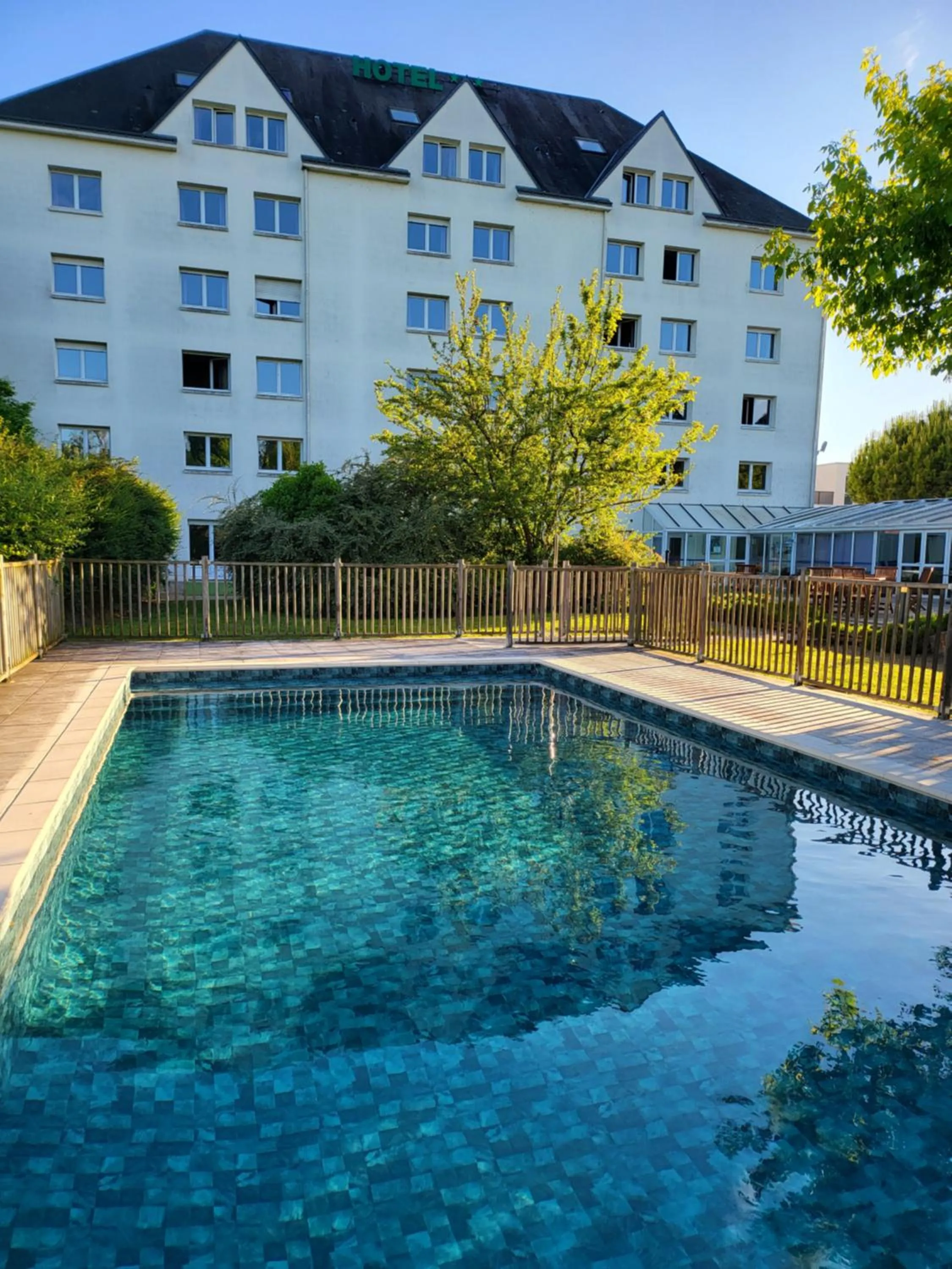 Pool view in Kyriad Tours - Joué-Lès-Tours