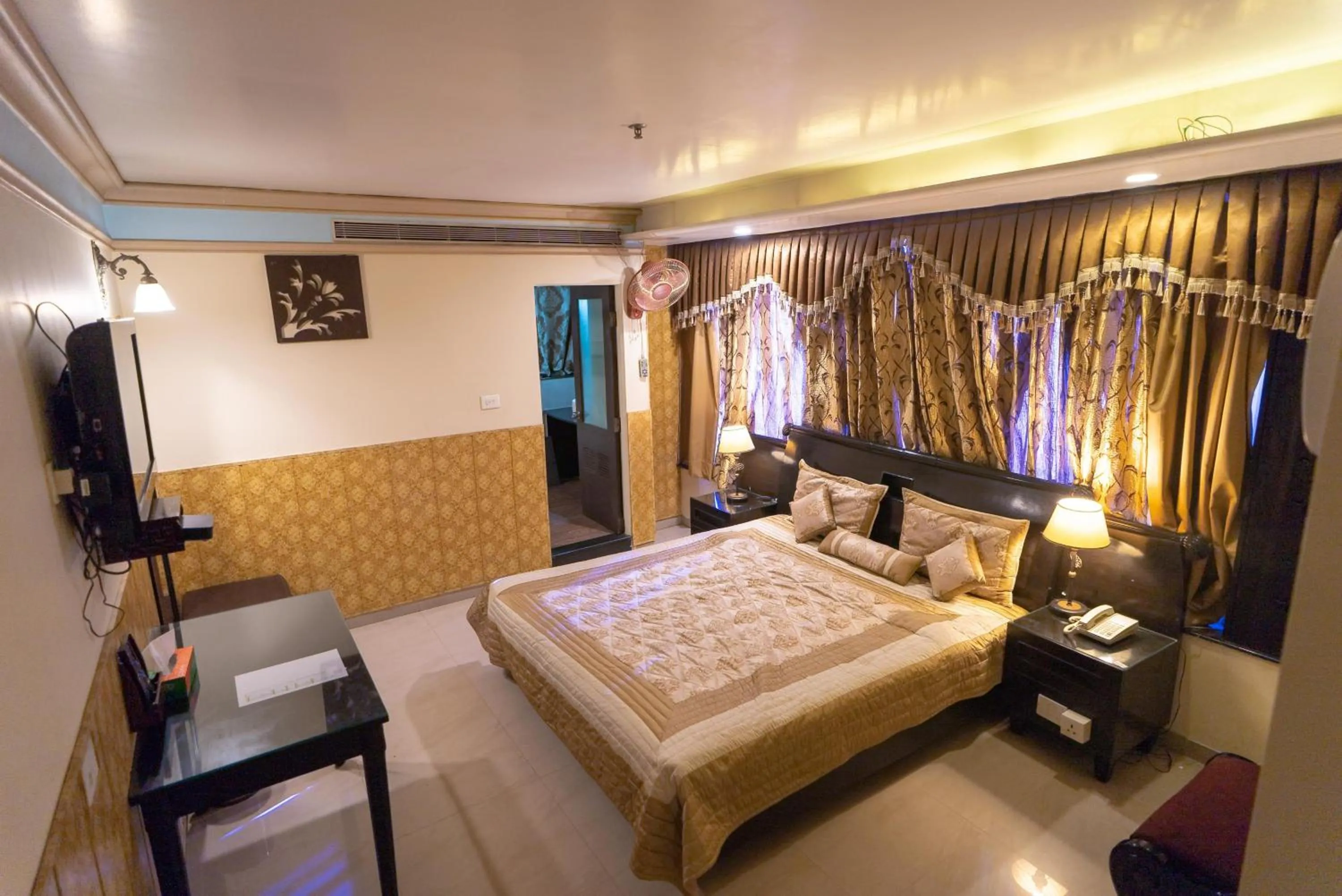 Bedroom, Bed in The Nagpur Ashok