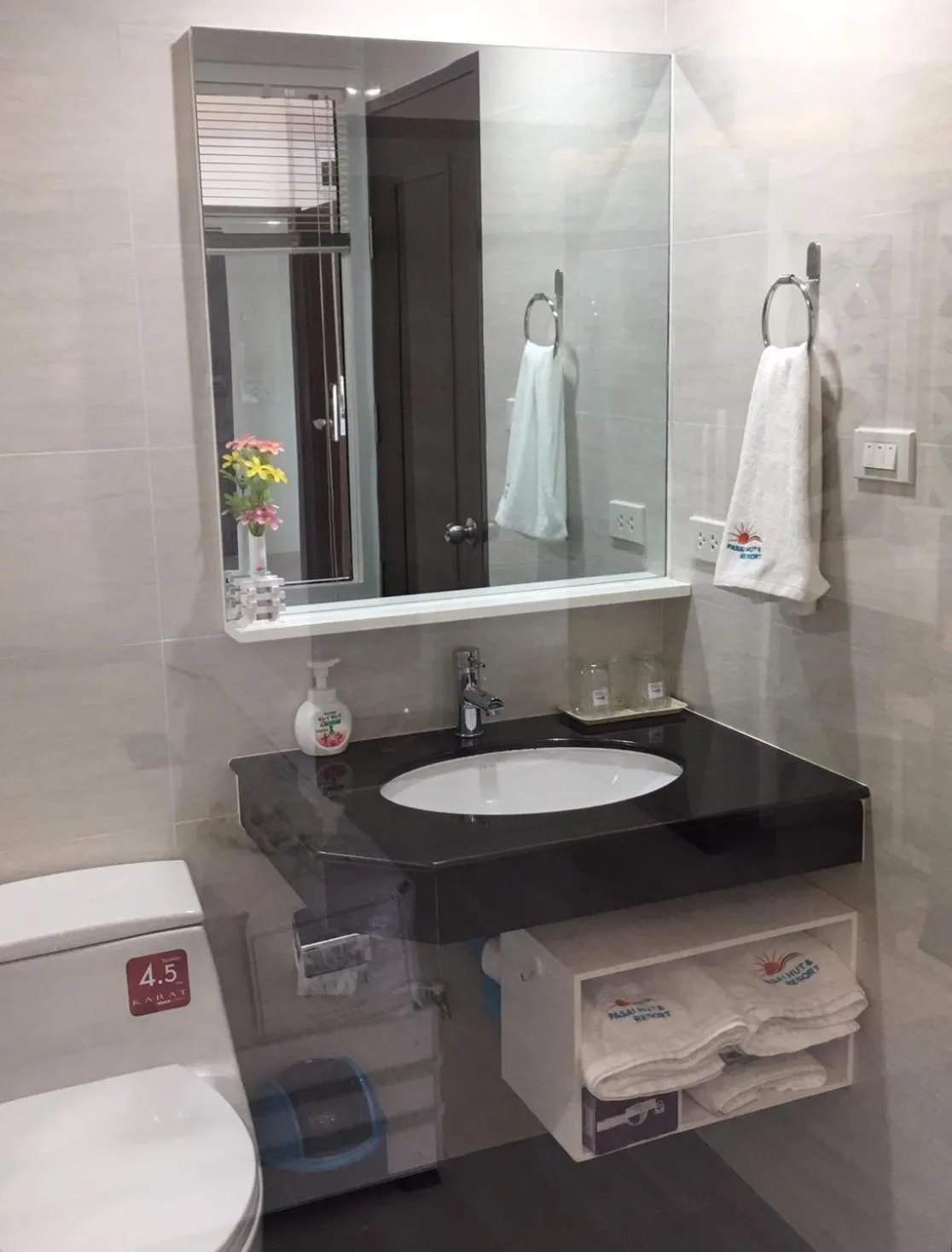 Fasai hut and resort