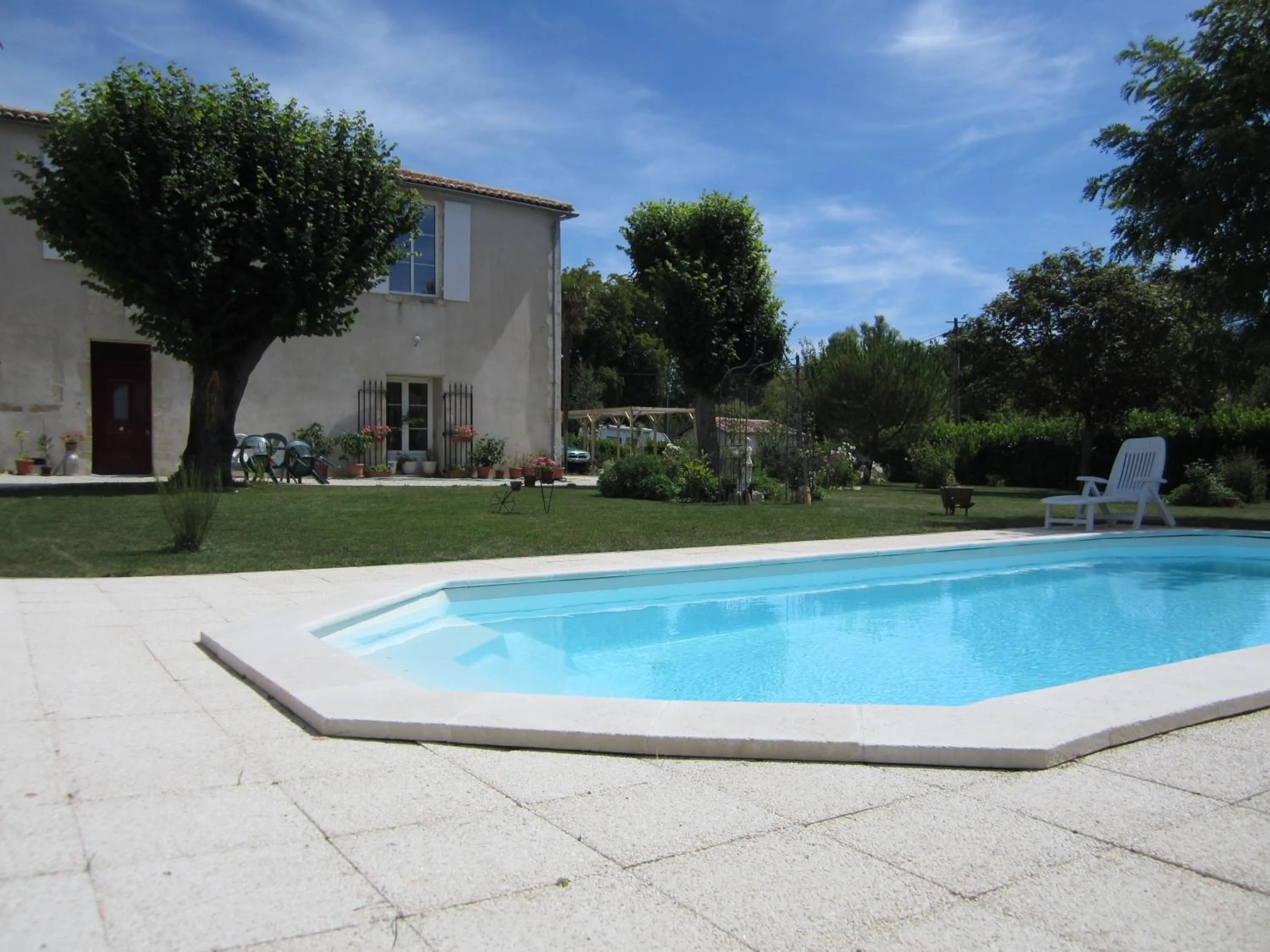 Swimming pool in Maison d'Hôtes Le Cadran Solaire