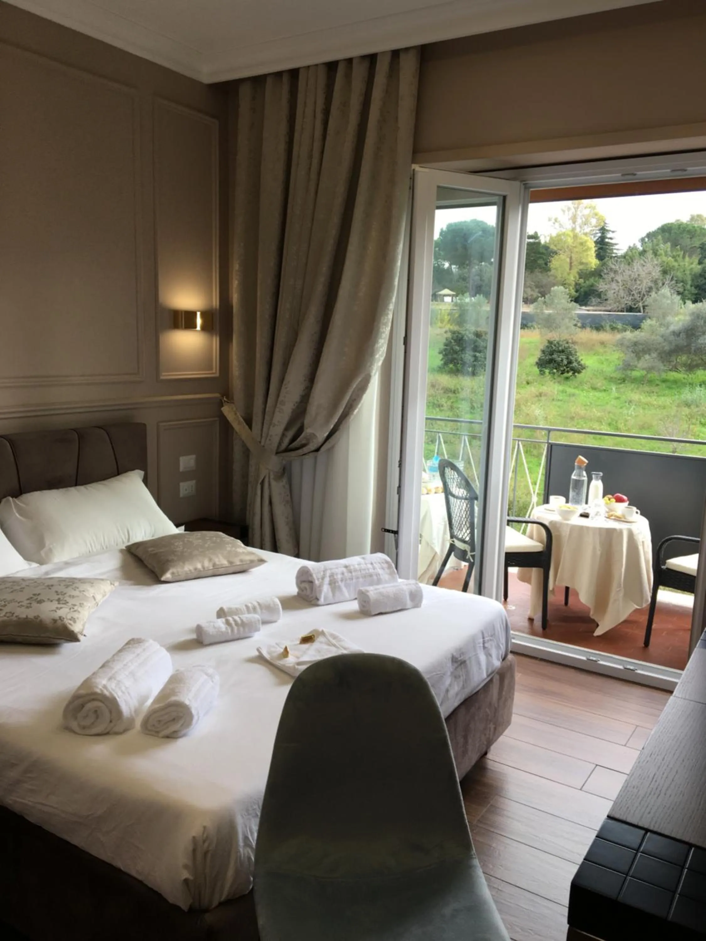 View (from property/room), Bed in Unicum Roma Suites