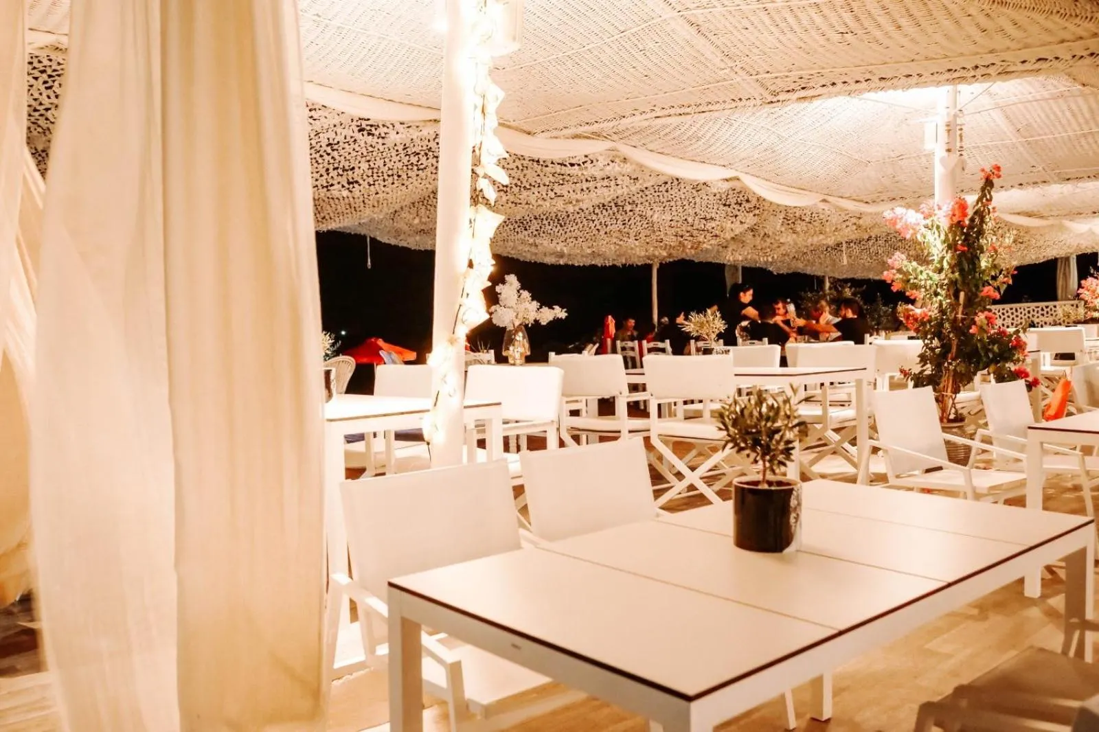Restaurant/places to eat in Hotel Samaras Beach