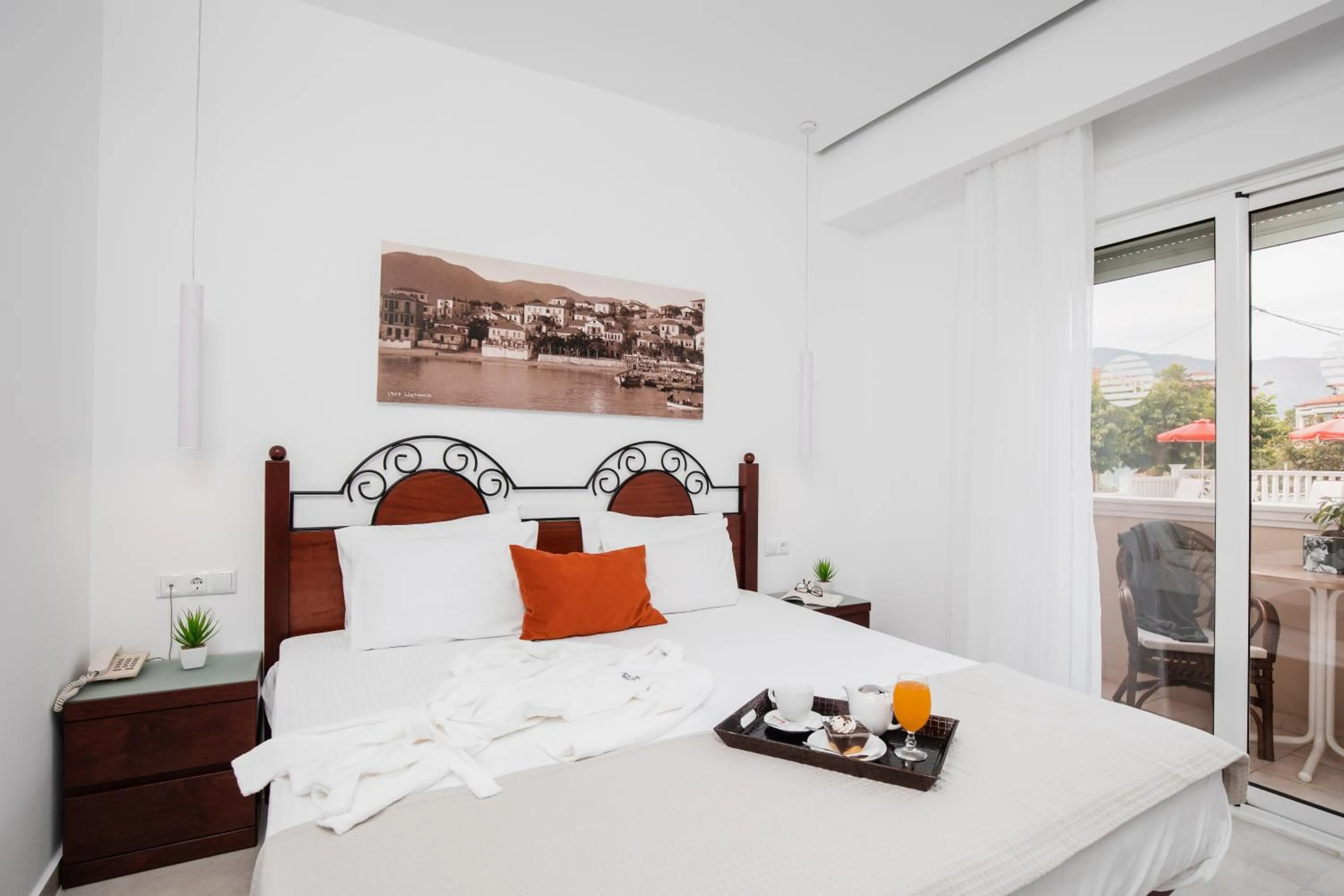 Bed in Hotel Samaras Beach