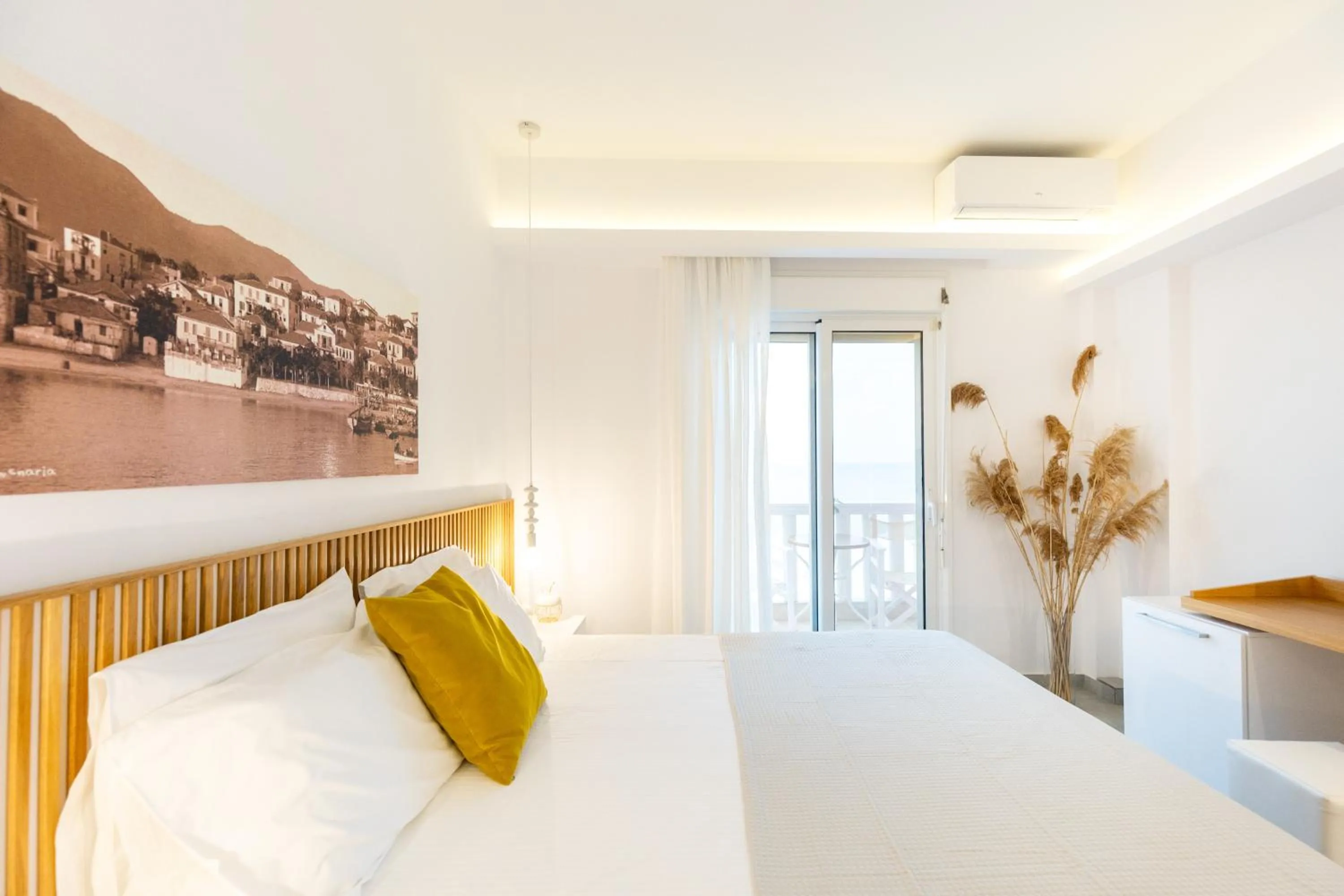 Bed in Hotel Samaras Beach