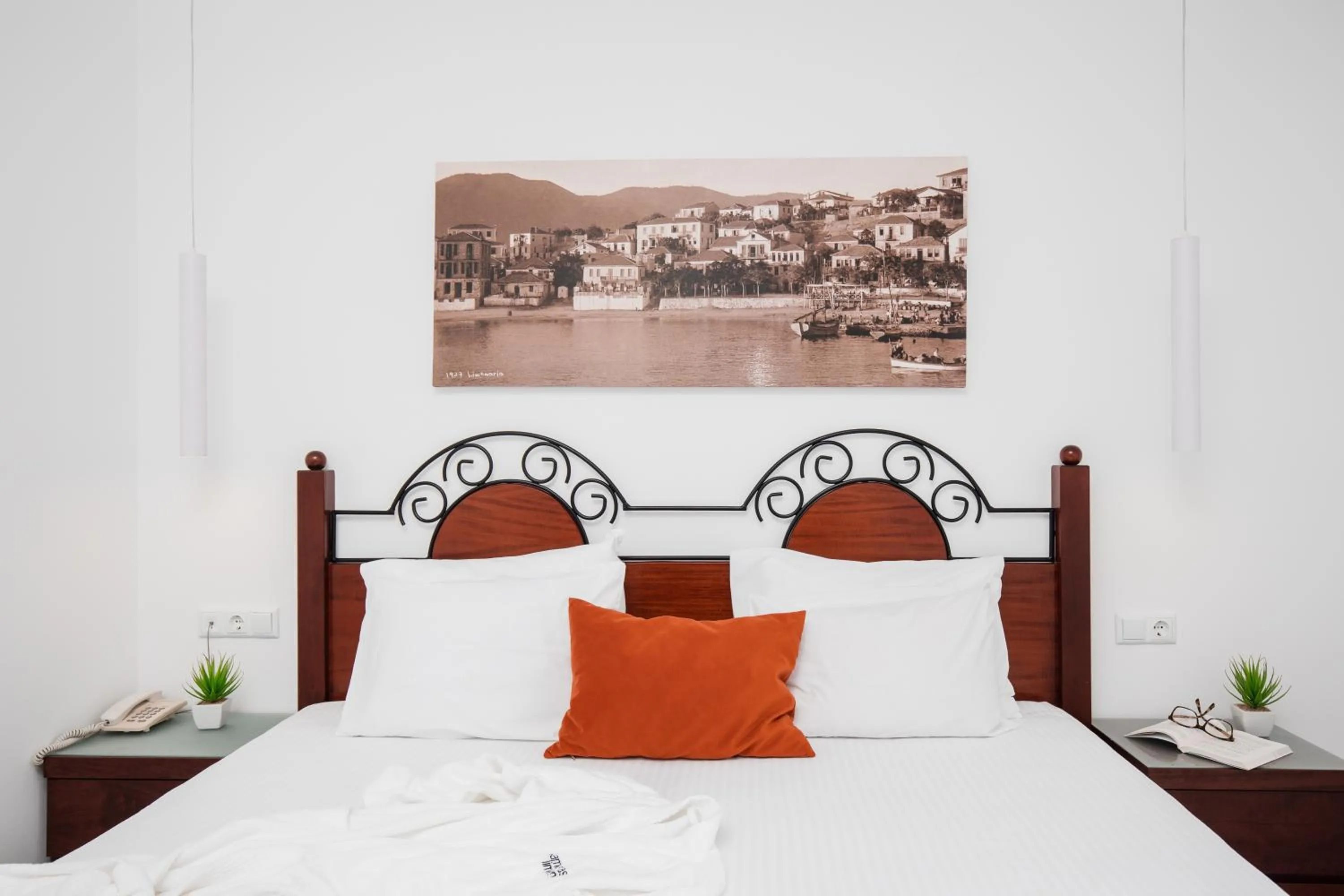 Bed in Hotel Samaras Beach