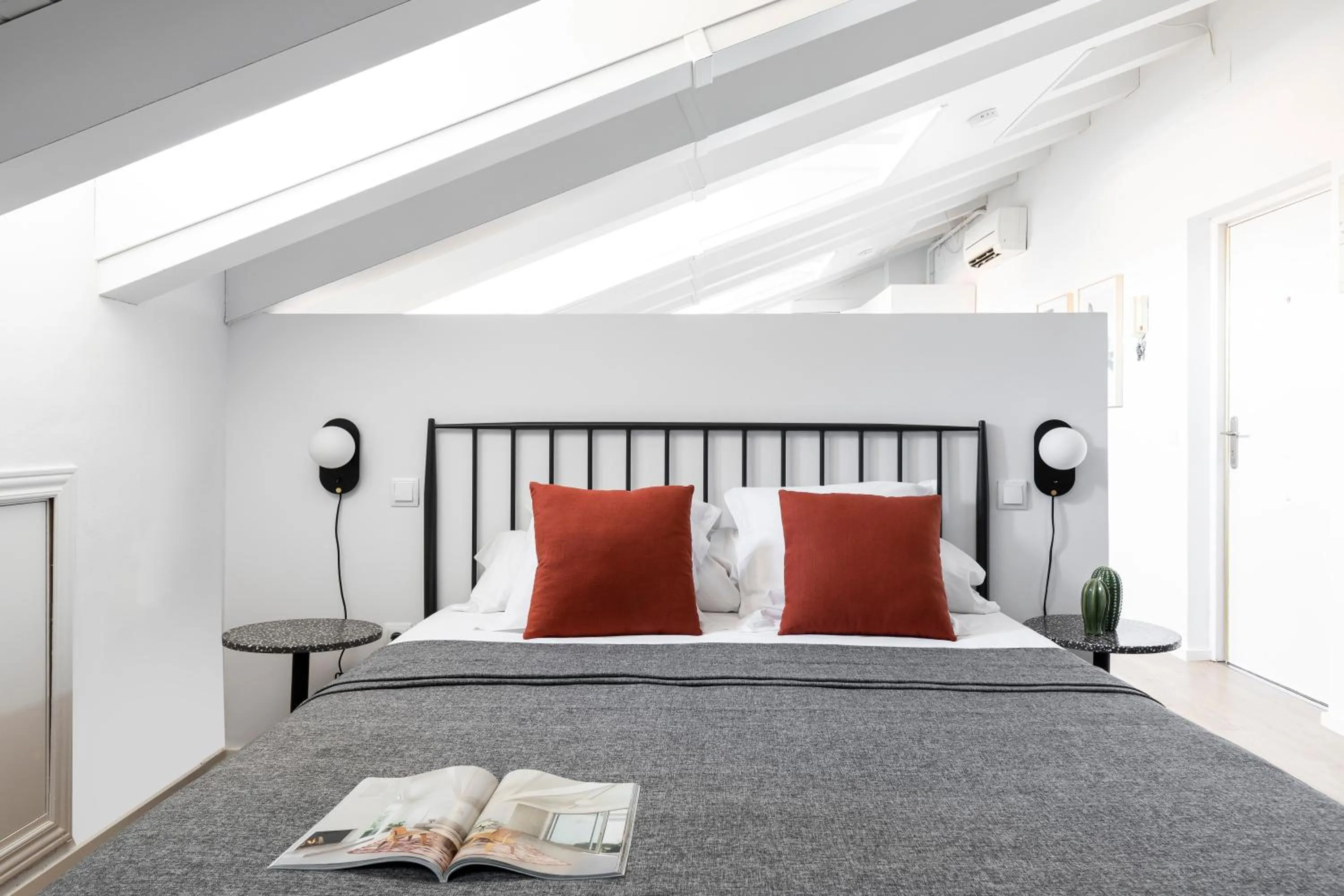 Bed in Aspasios Calle Mayor Apartments