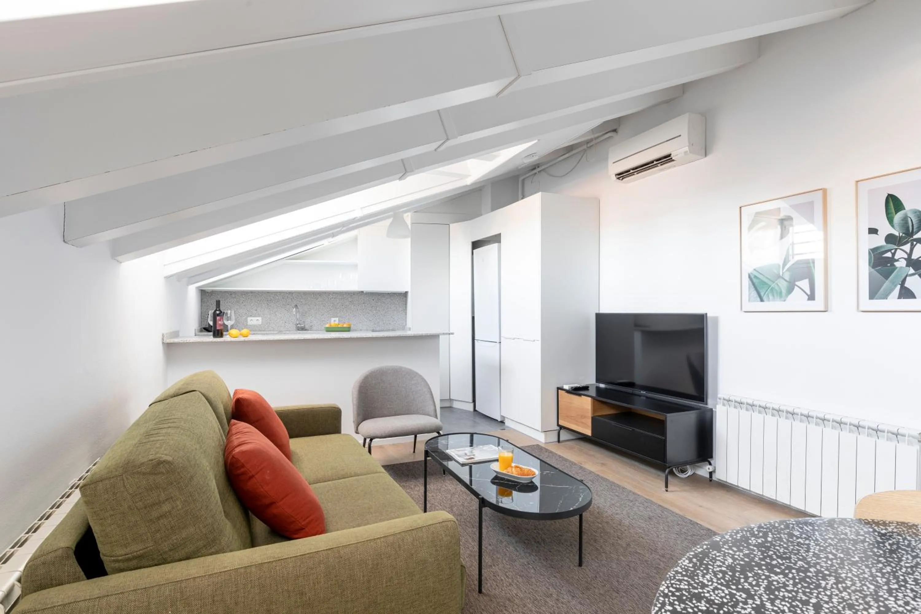 TV and multimedia in Aspasios Calle Mayor Apartments