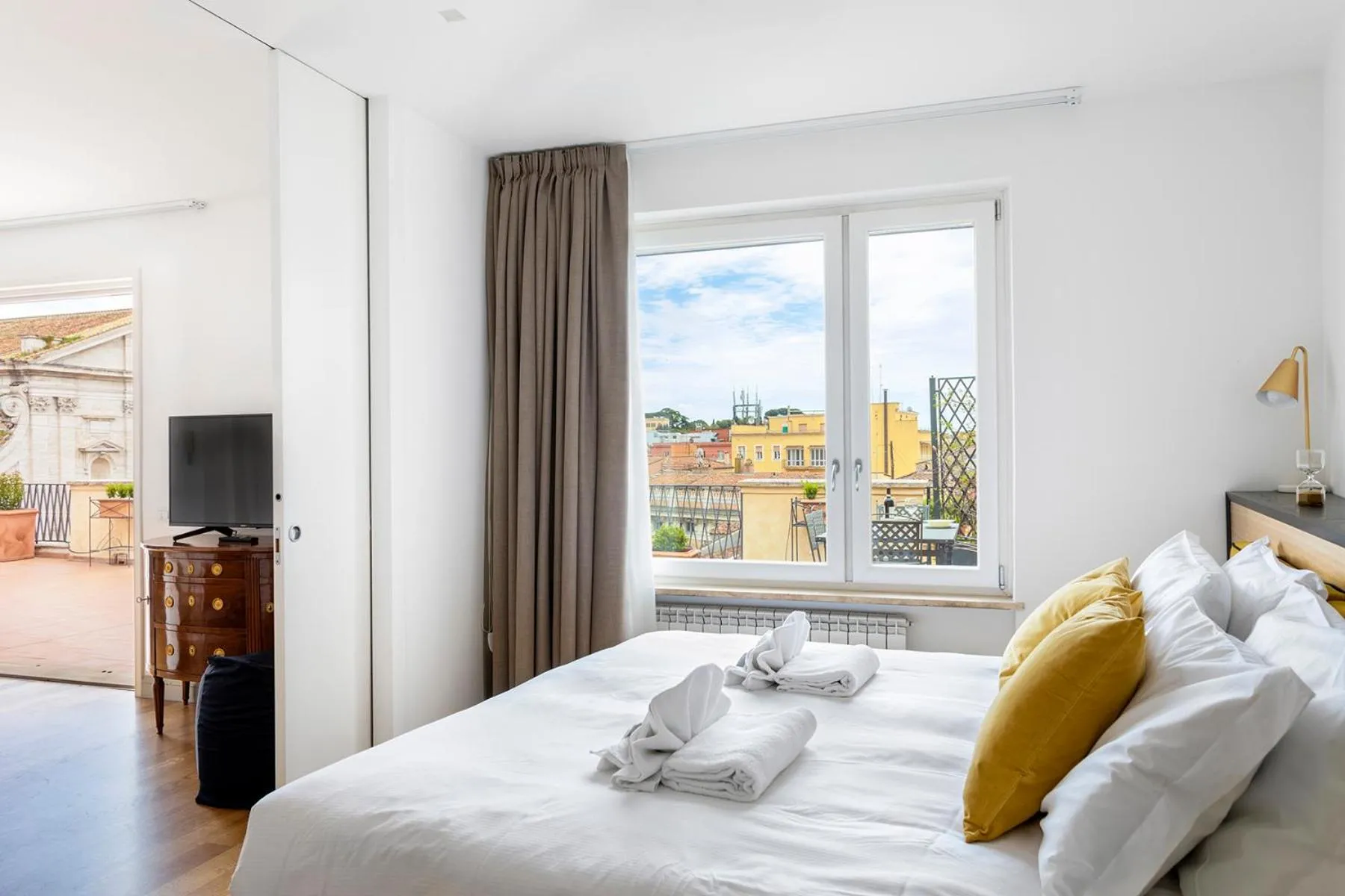 Bed in Penthouse Rome Capitol