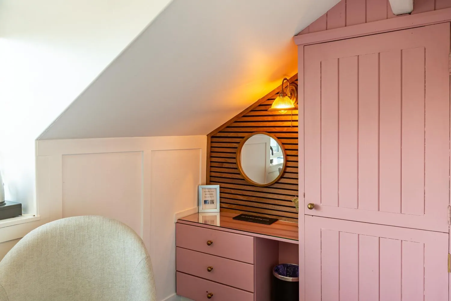 wardrobe in Holly Lodge Guest House with FREE off site health club