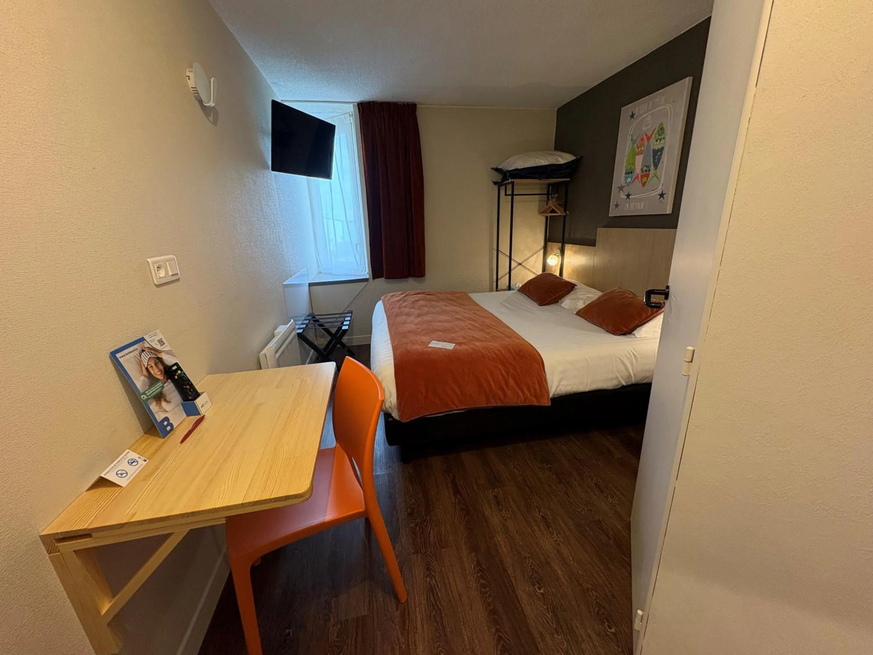 Bed in Brit Hotel Quimper Nord