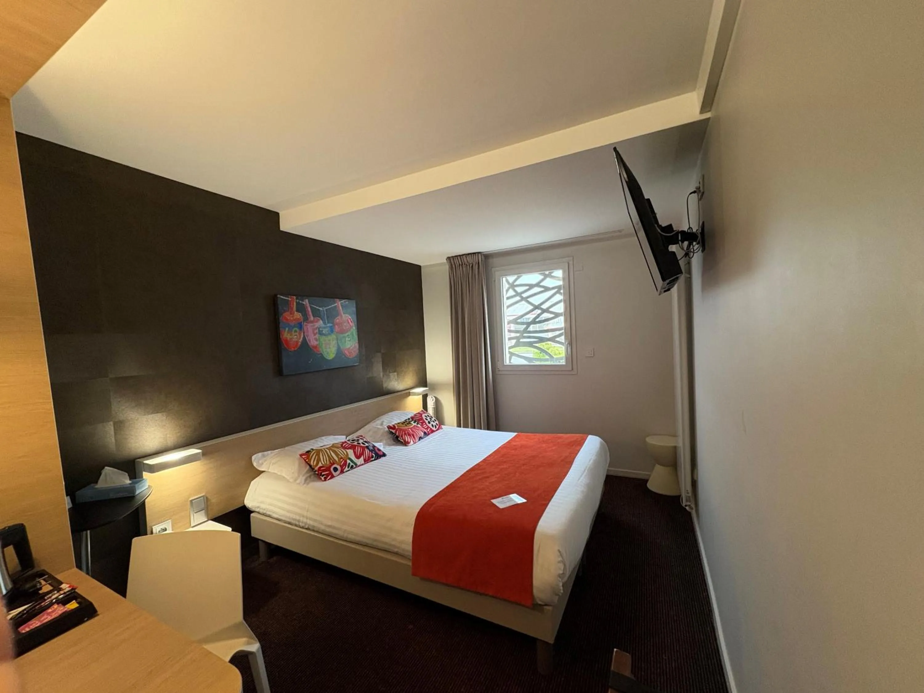 Bed in Brit Hotel Quimper Nord