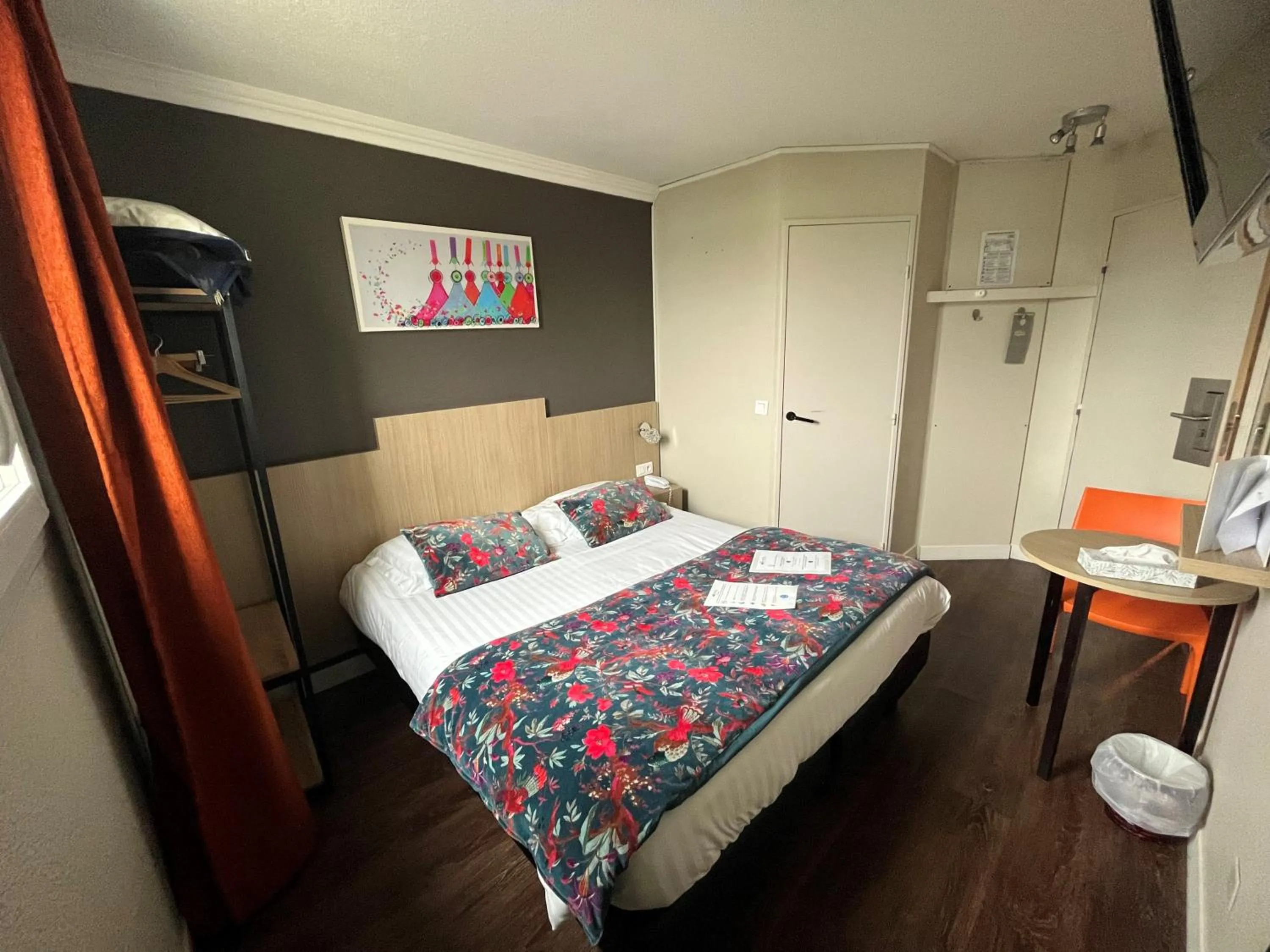 Bed in Brit Hotel Quimper Nord