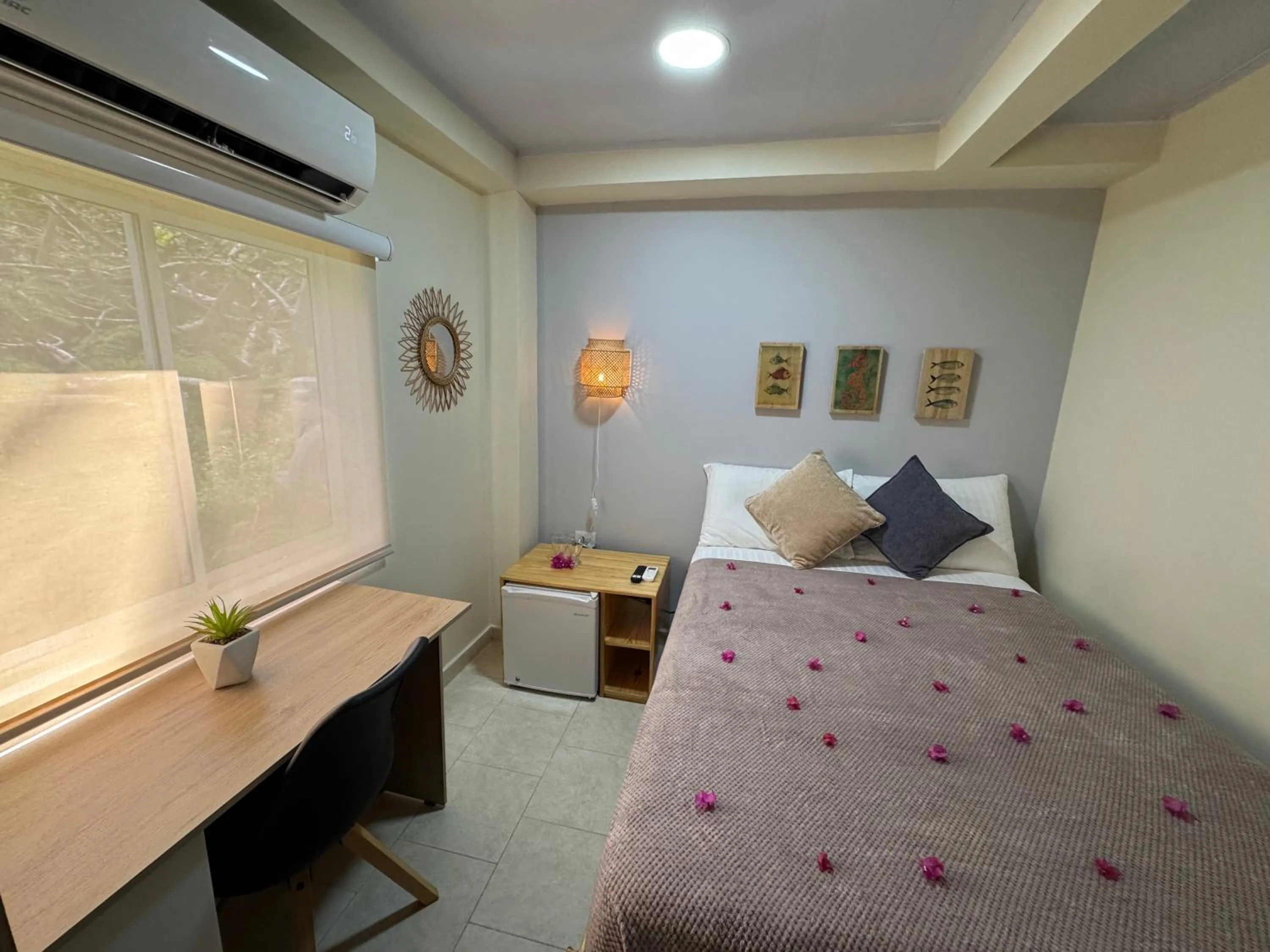 Budget Double Room - single occupancy in Colorful Garden House
