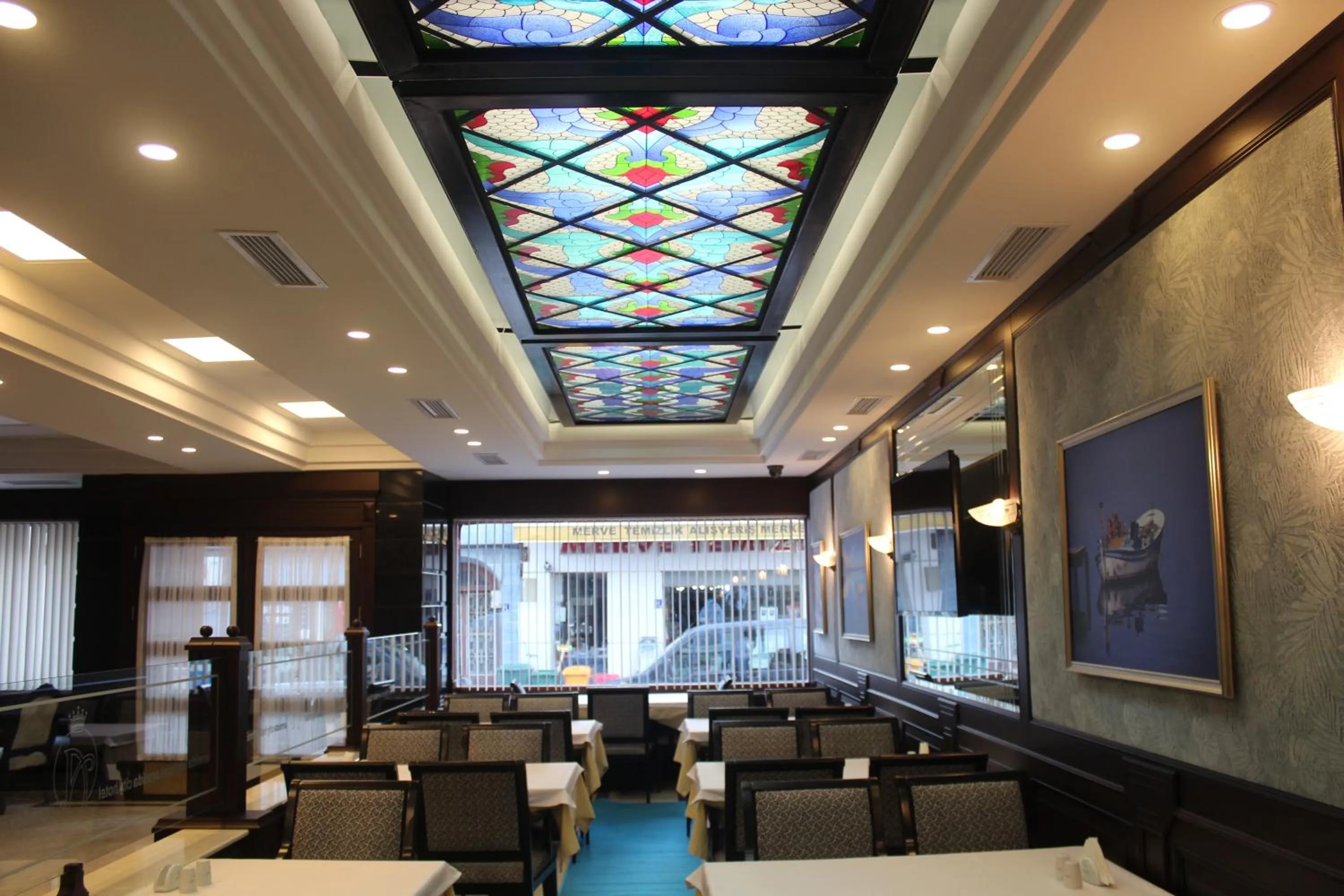 Restaurant/places to eat in Armida City Hotel