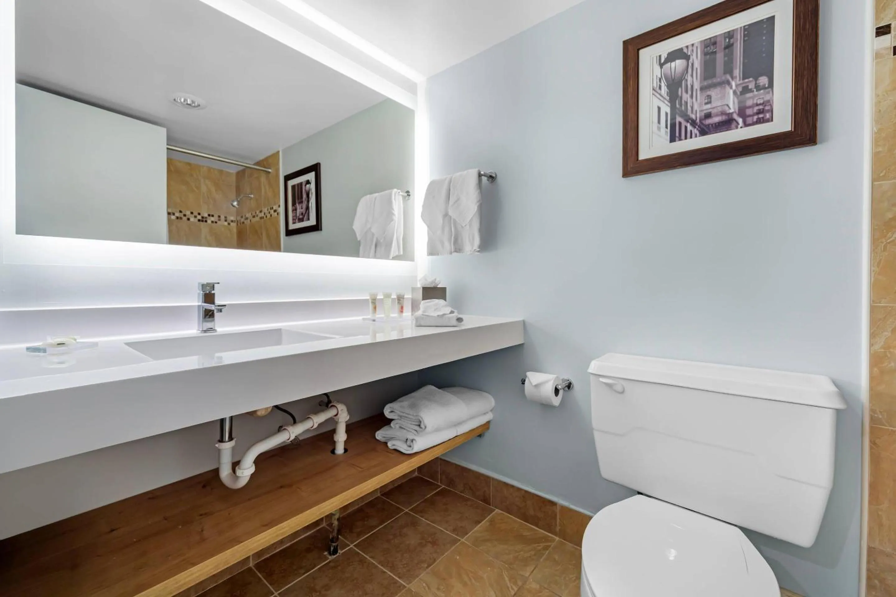 Bedroom in Radisson Hotel Philadelphia Northeast