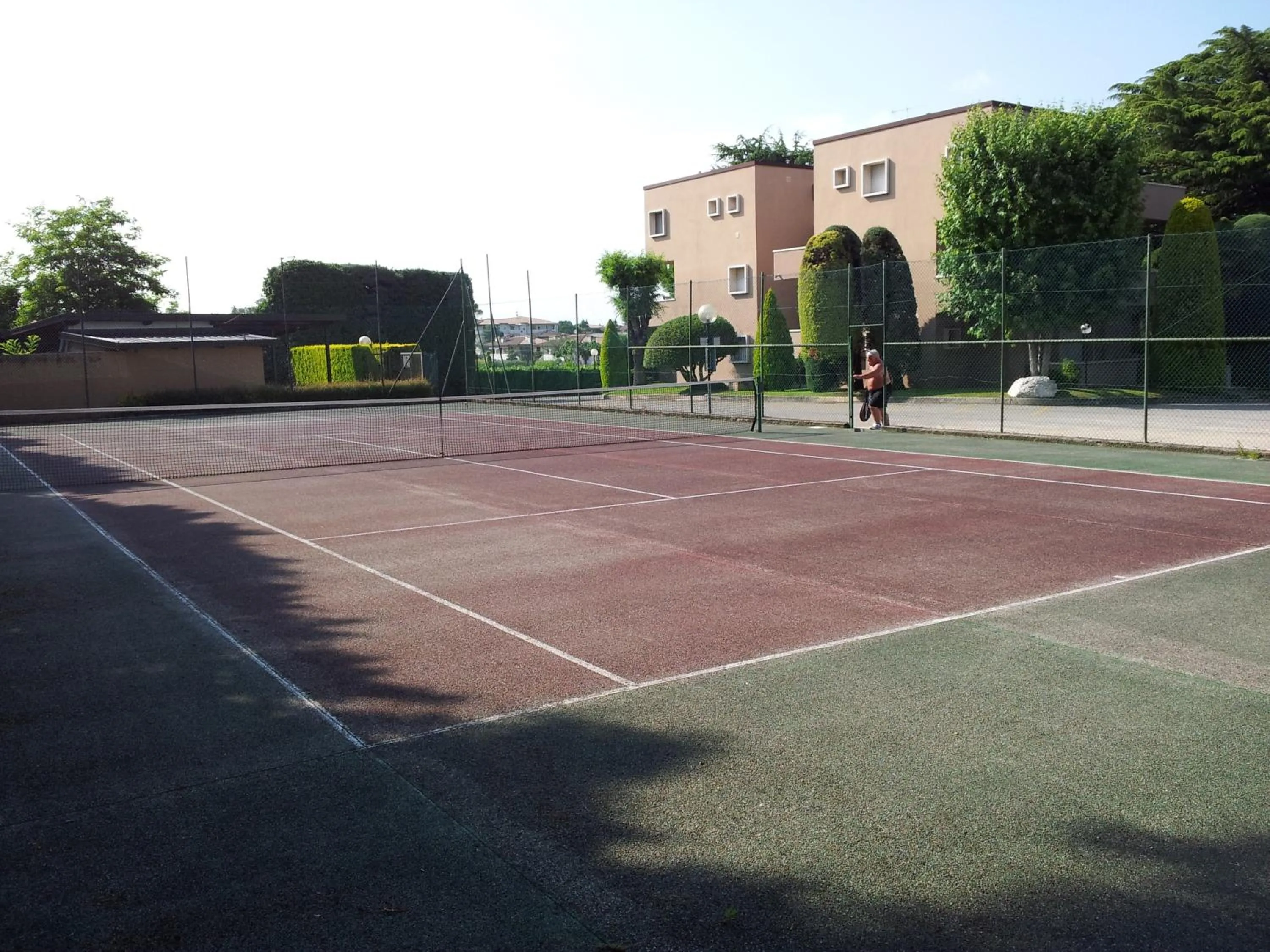 Tennis court in Residence La Madonnina