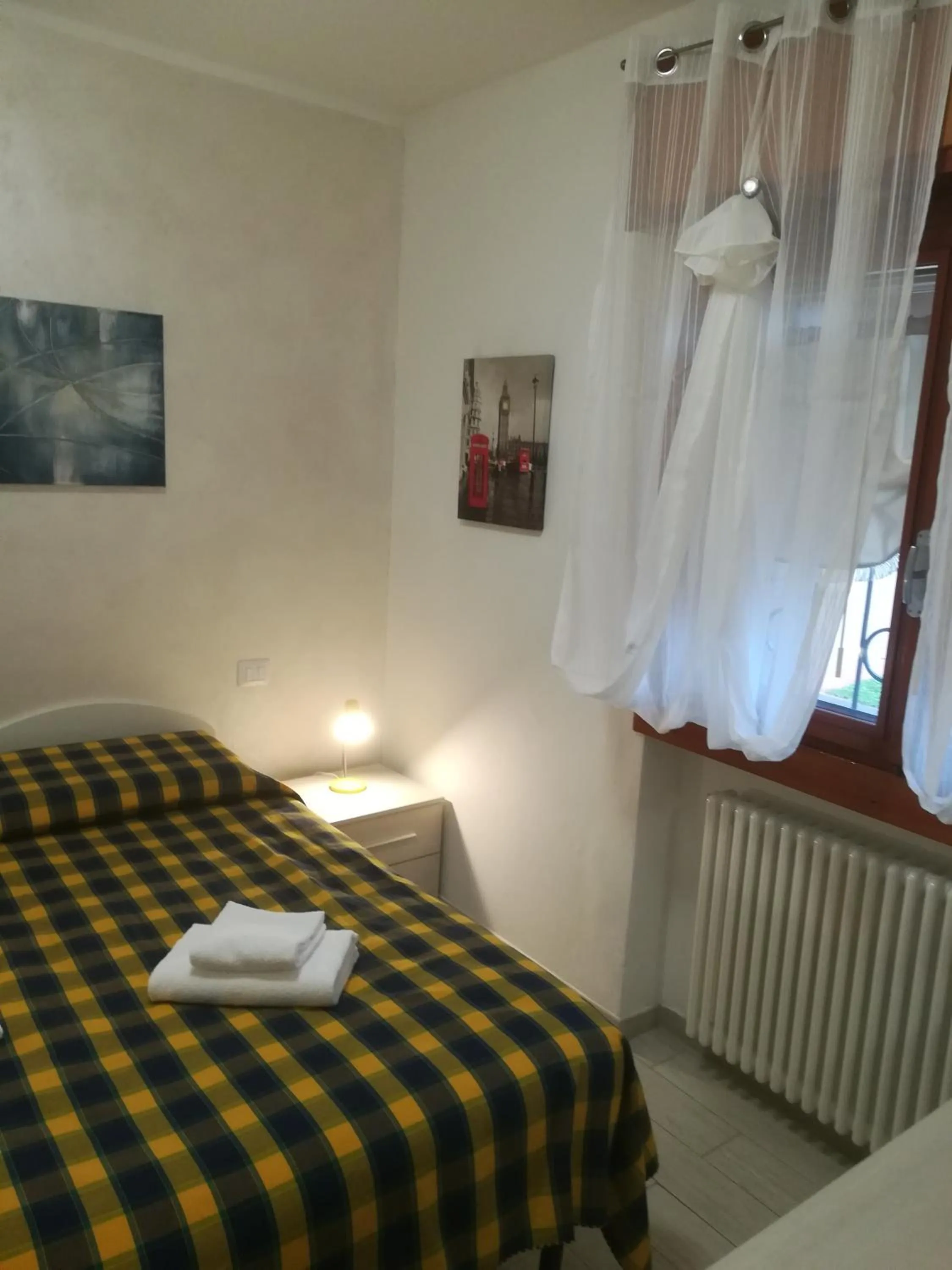 Photo of the whole room, Bed in Residence La Madonnina