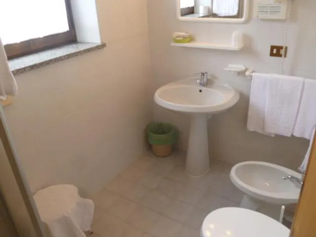 Bathroom in Albergo Negritella