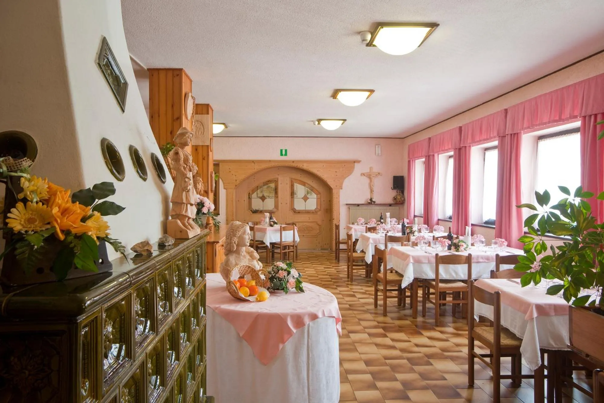 Restaurant/places to eat in Albergo Negritella