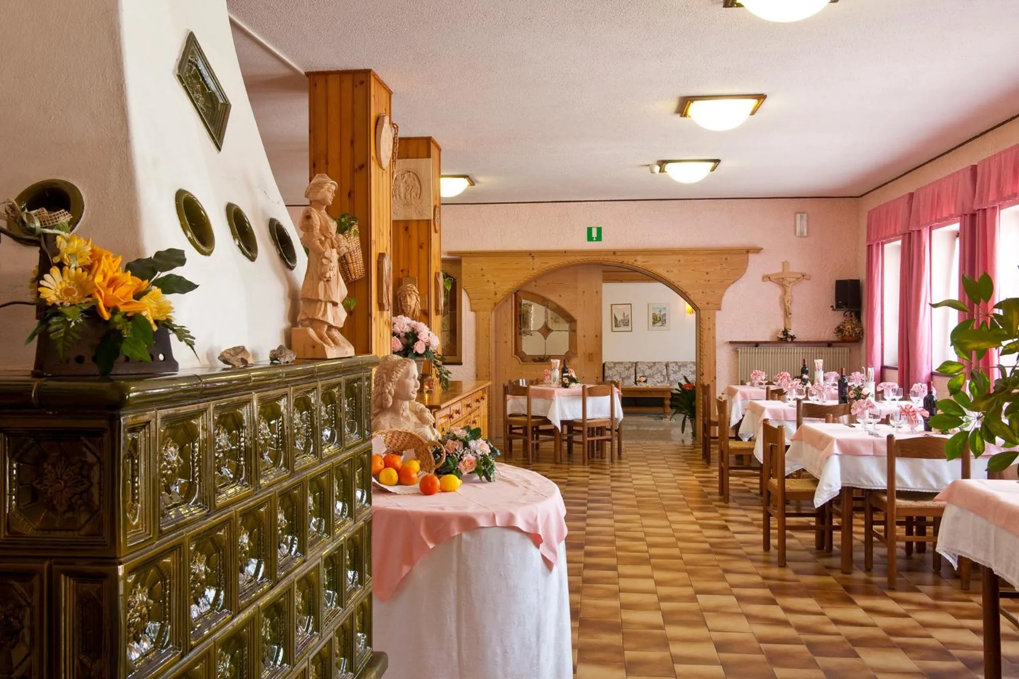 Restaurant/places to eat in Albergo Negritella