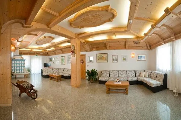 Communal lounge/ TV room in Albergo Negritella