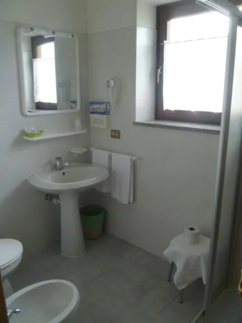 Bathroom in Albergo Negritella