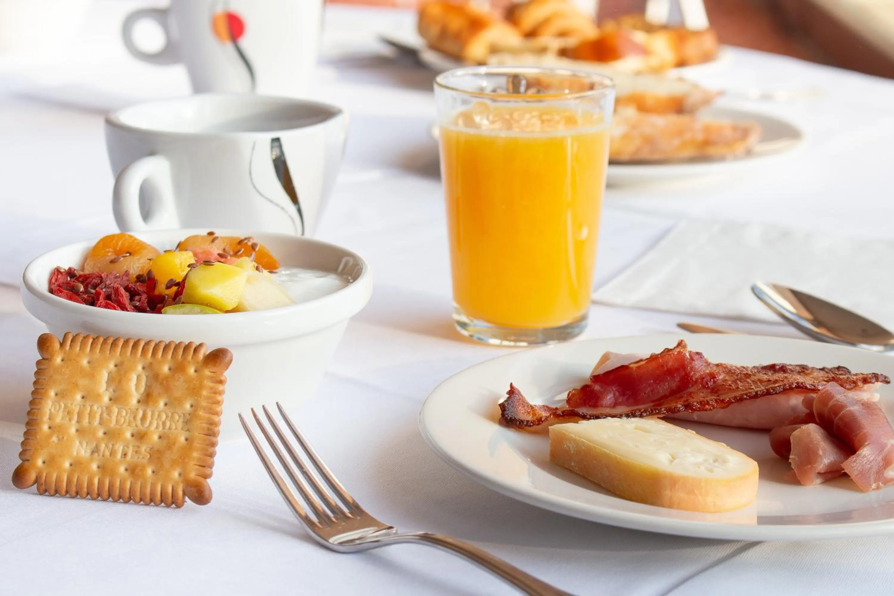 Food and drinks in Brit Hotel Nantes Vigneux - L'Atlantel