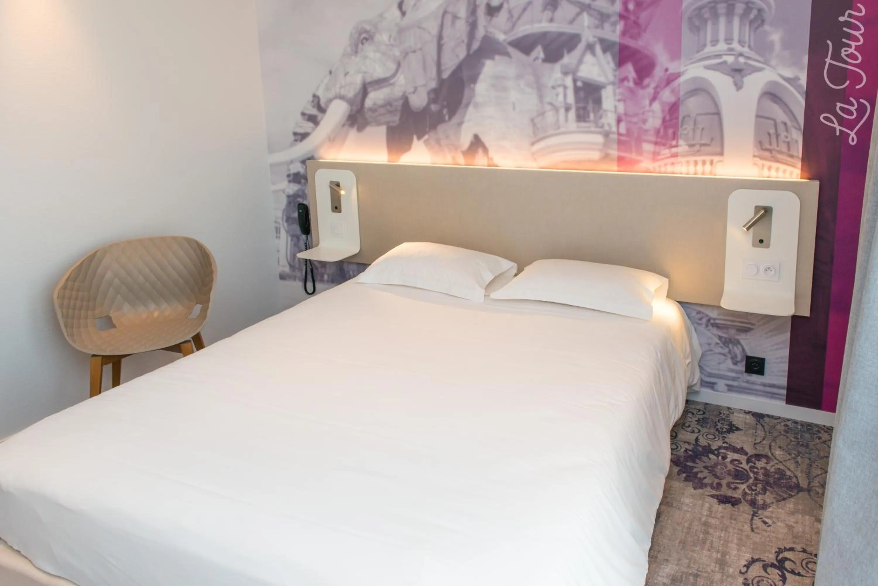 Bedroom, Bed in Brit Hotel Nantes Vigneux - L'Atlantel