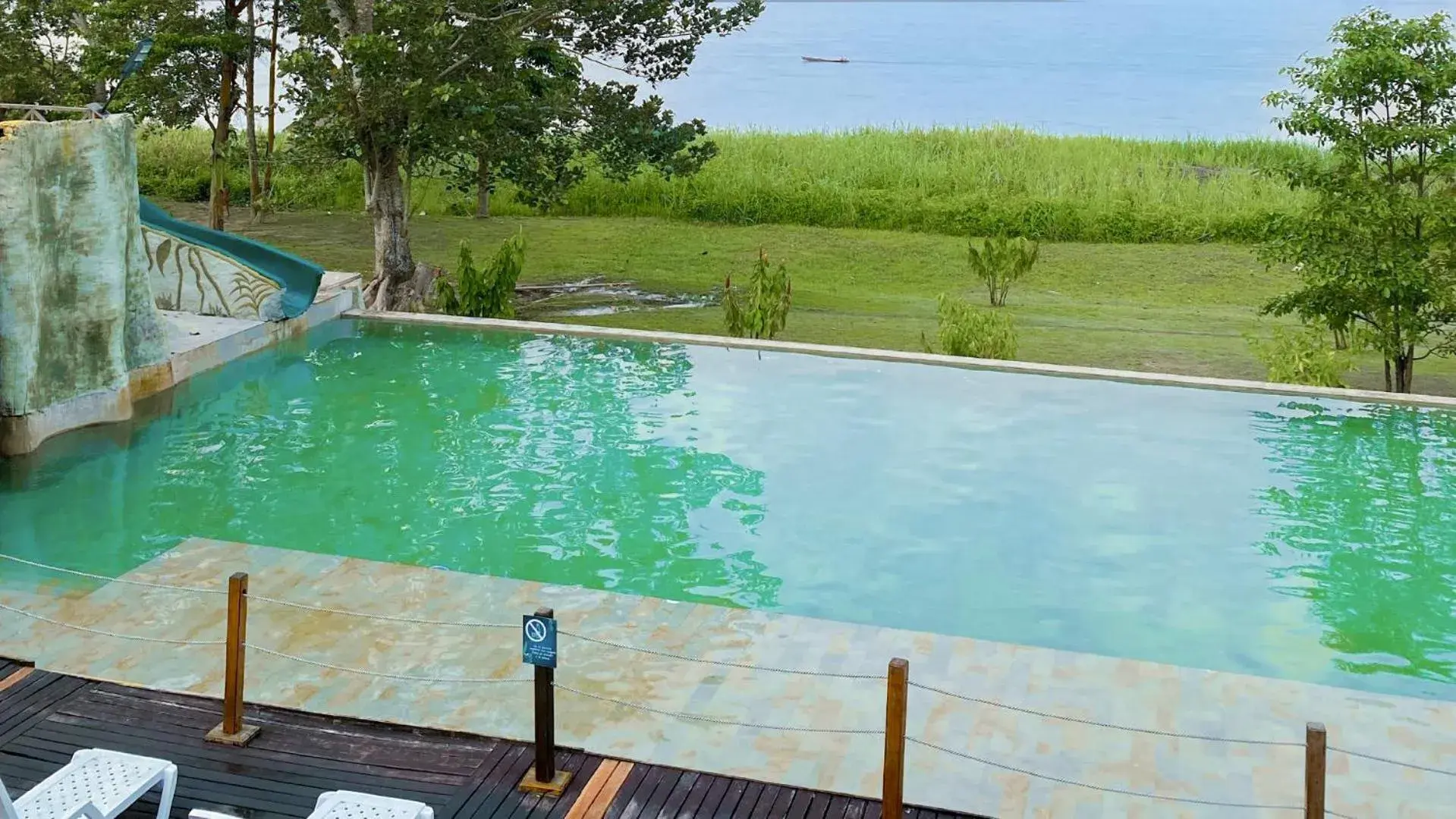 Pool view in Hotel Amazon by On Vacation Pool view in Hotel Amazon by On Vacation