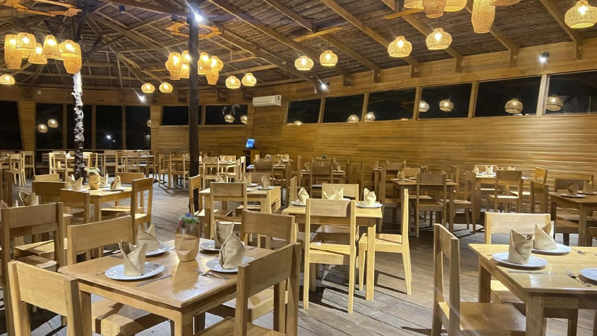 Restaurant/places to eat in Hotel Amazon by On Vacation